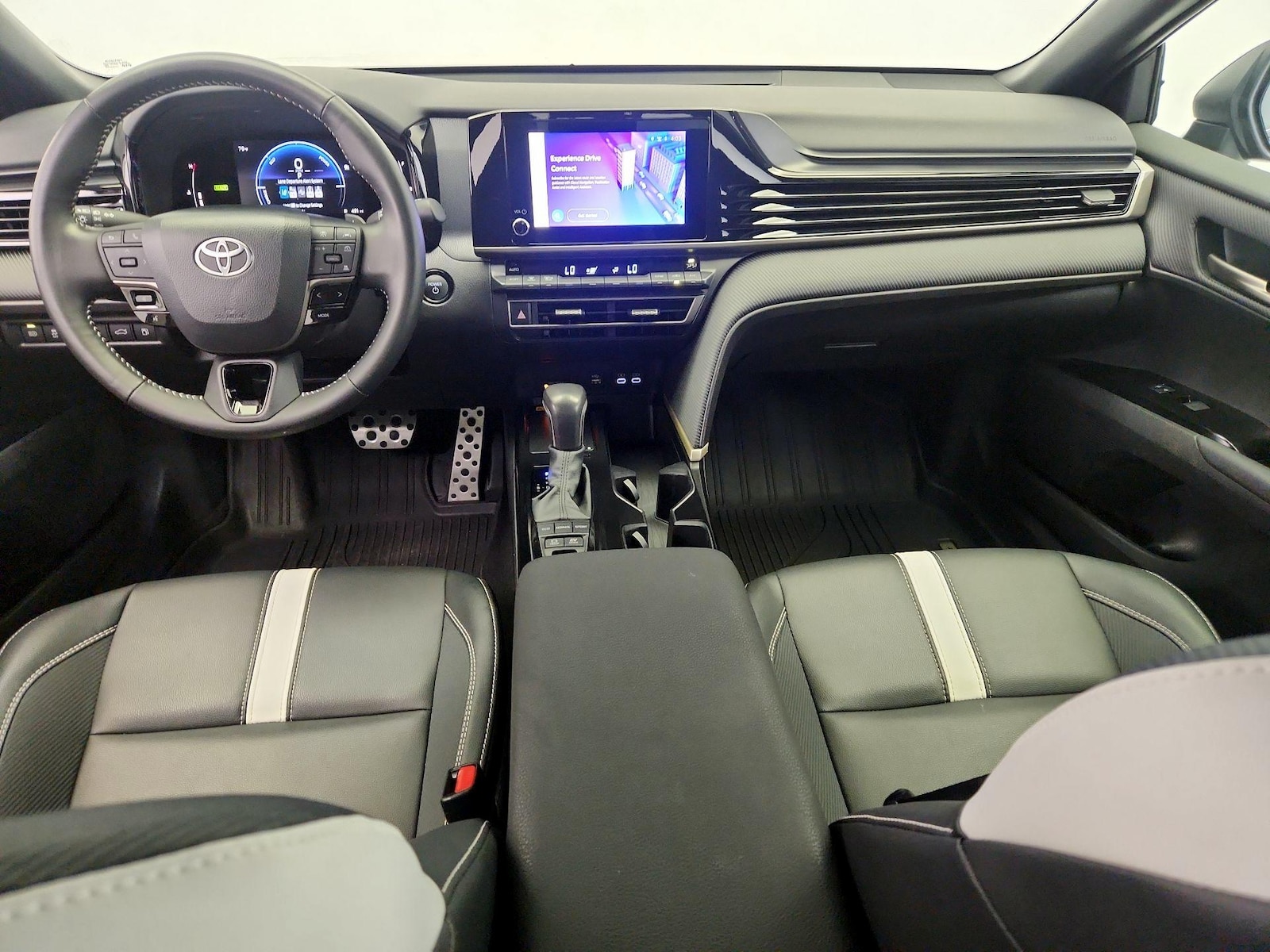 2026 Toyota Camry SE - Photo 10