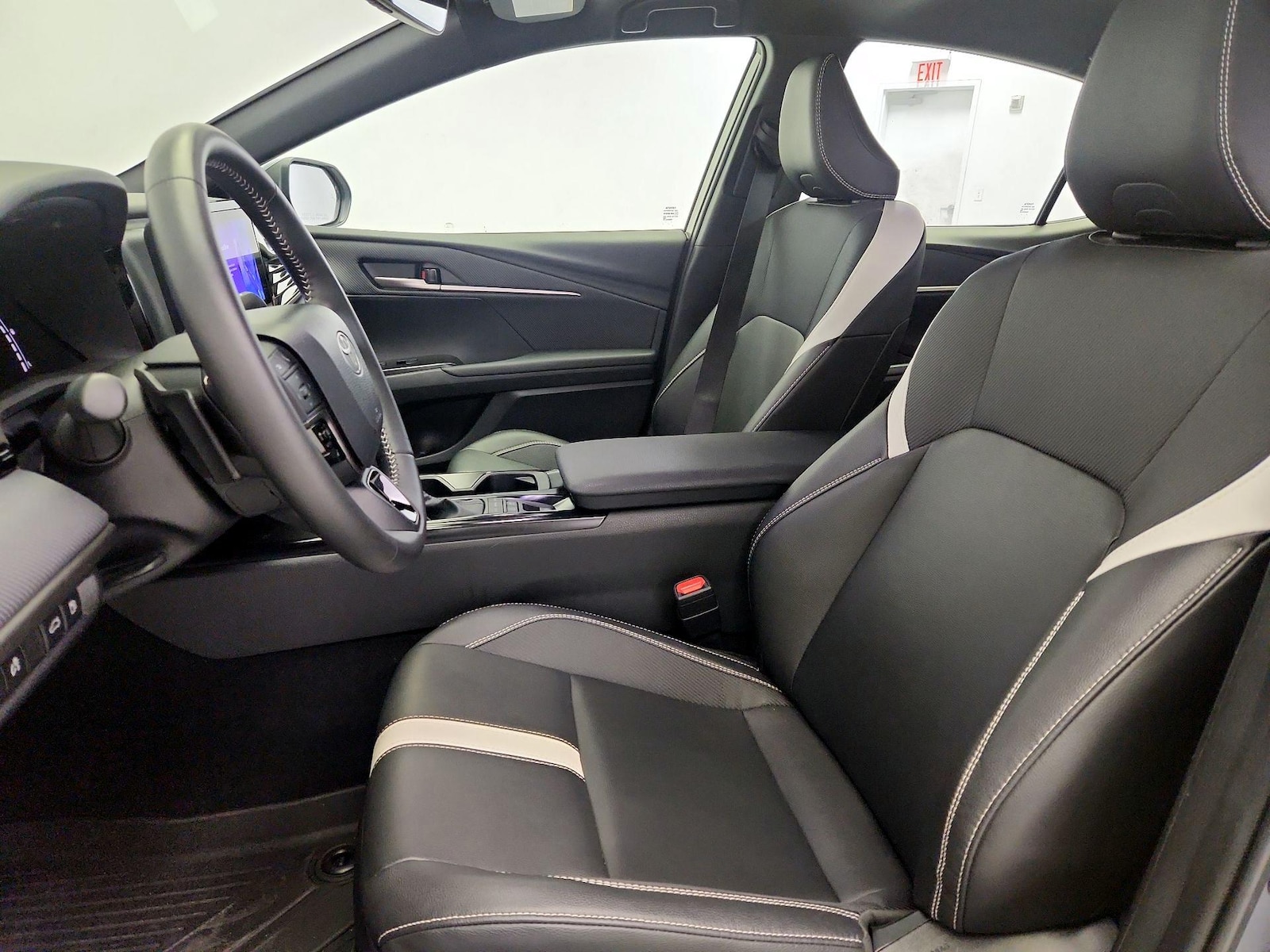 2026 Toyota Camry SE - Photo 12