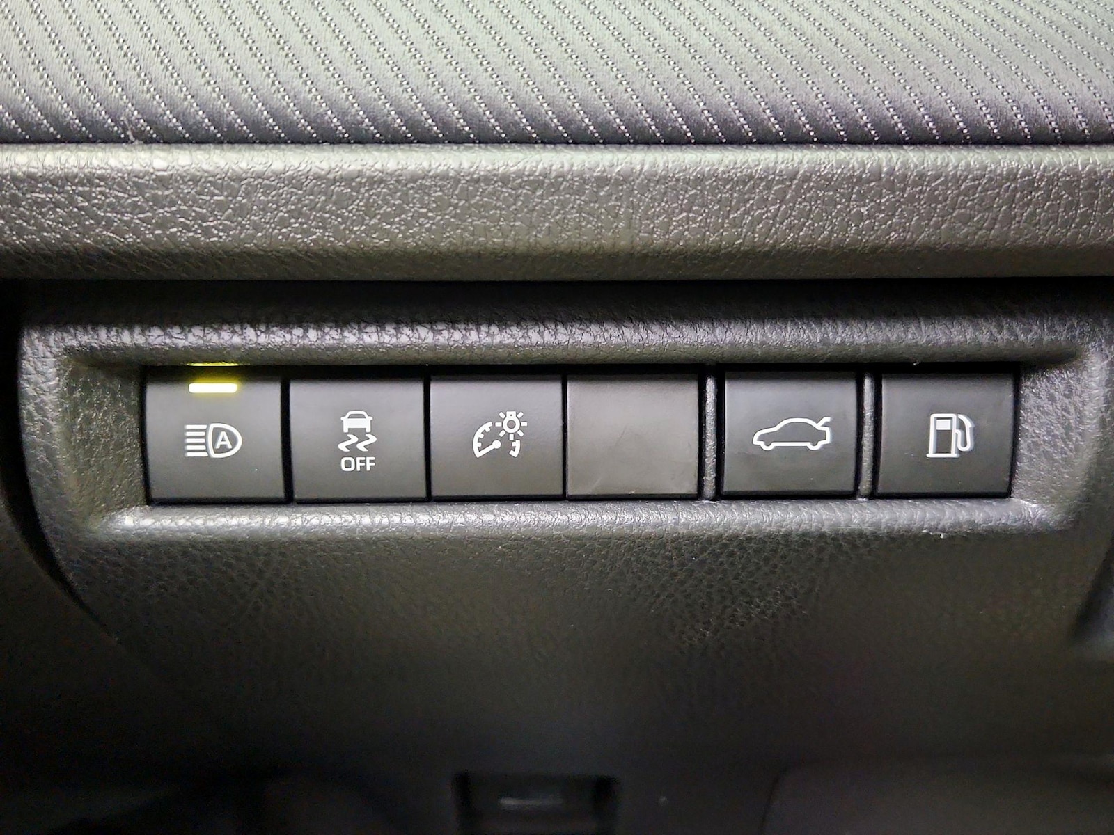 2026 Toyota Camry SE - Photo 14