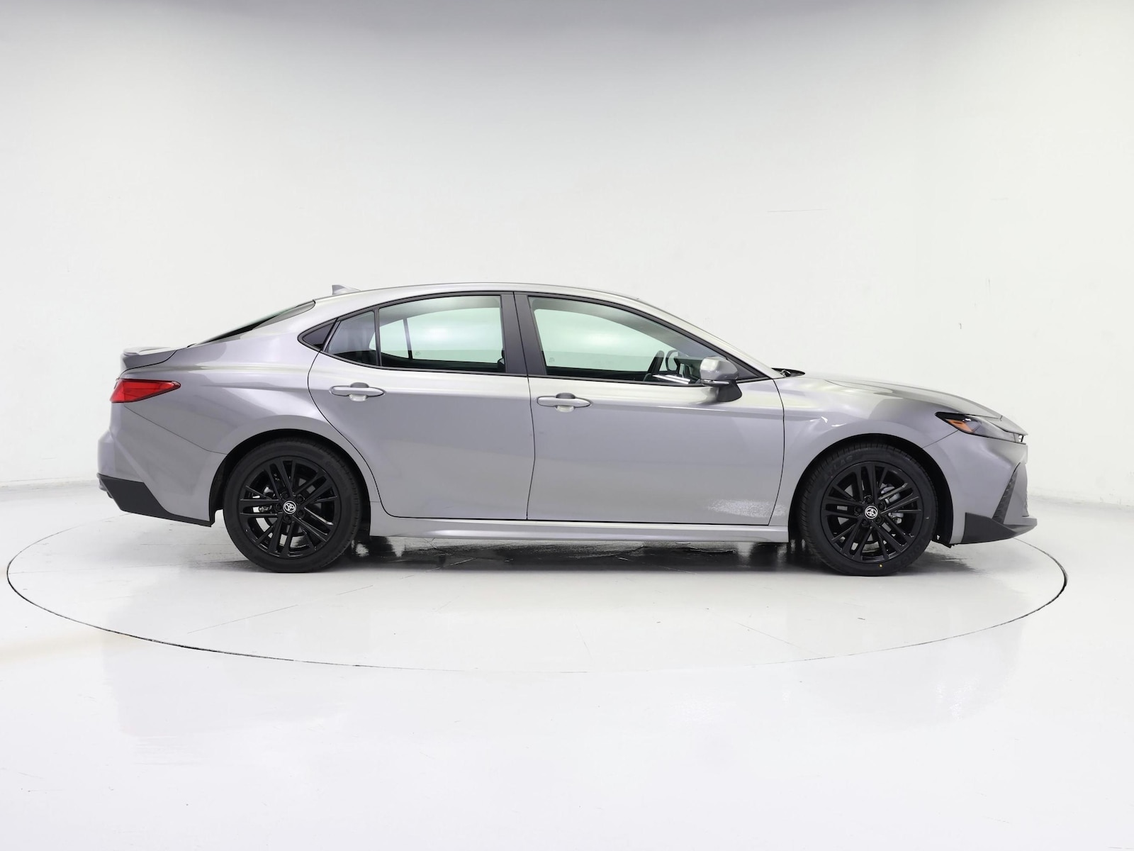 2026 Toyota Camry SE - Photo 8