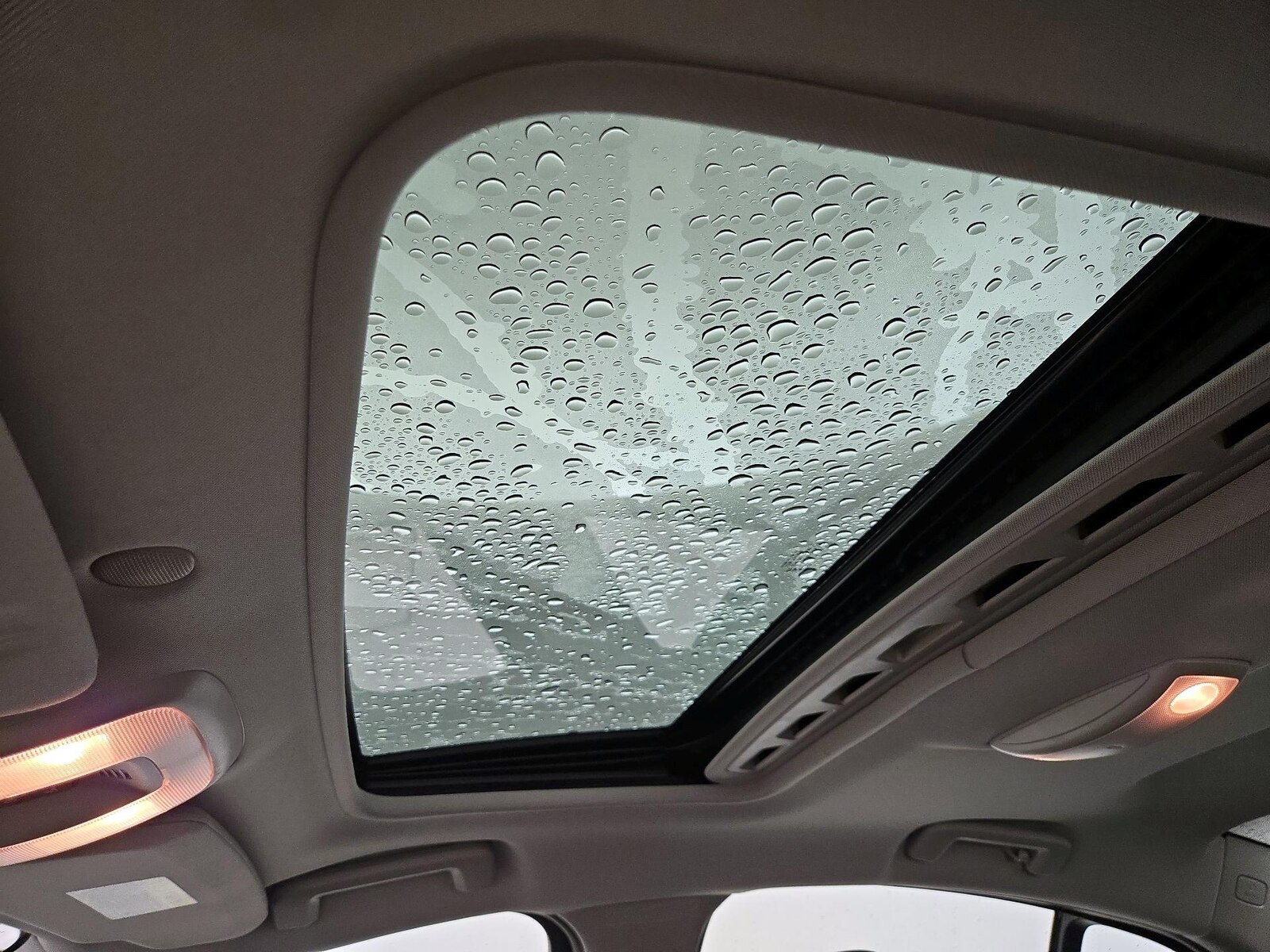 Sunroof(s) & Overhead Airbags