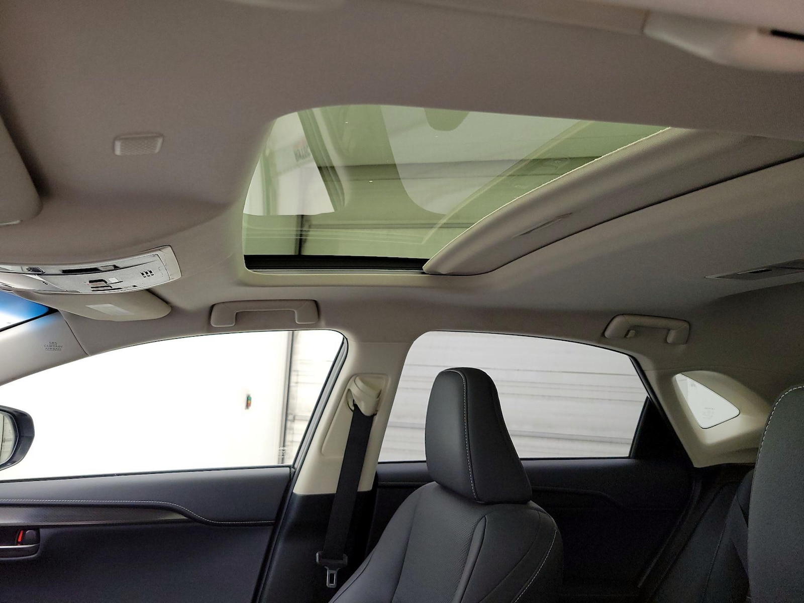 Sunroof(s) & Overhead Airbags