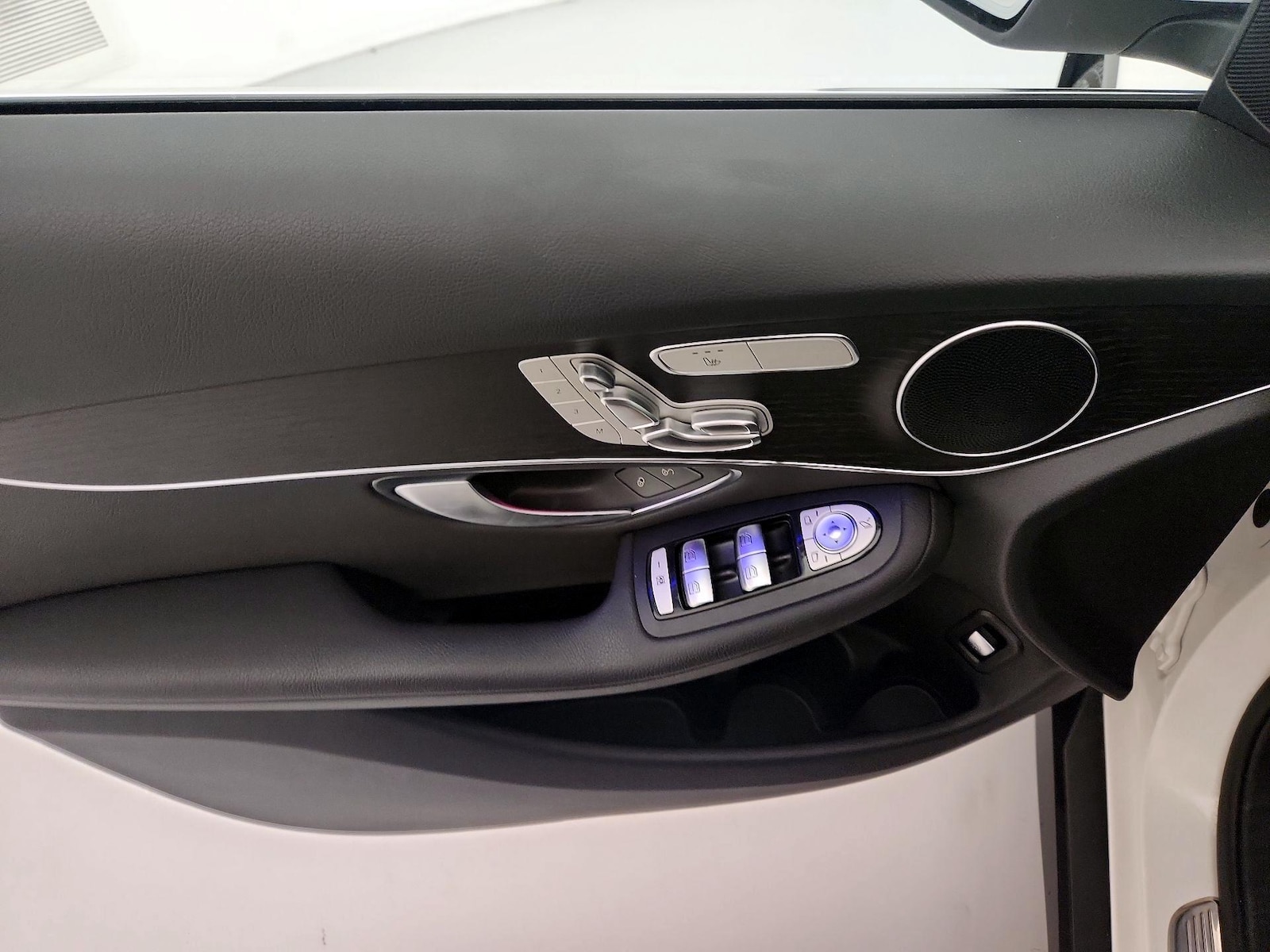 2022 Mercedes-Benz GLC GLC300 - Photo 13