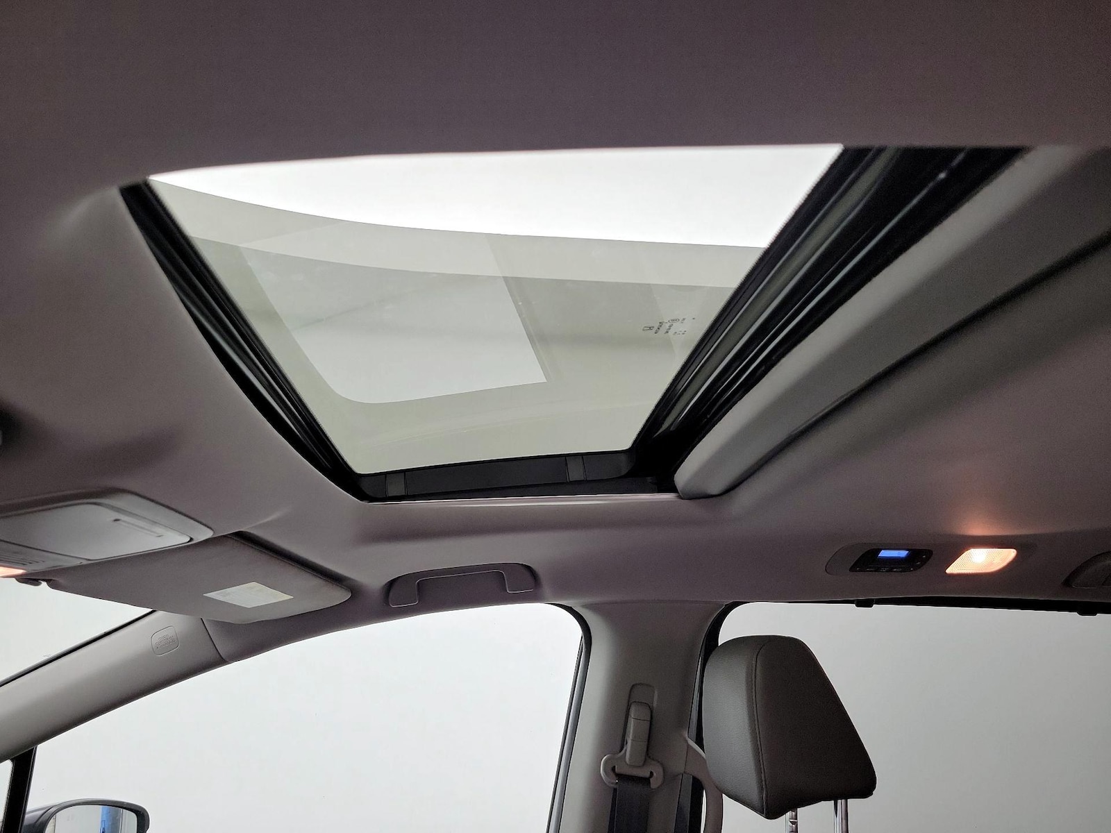 Sunroof(s) & Overhead Airbags