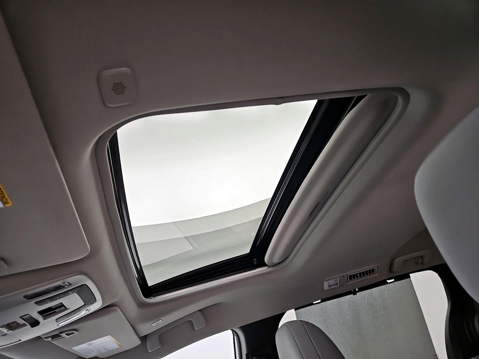 Sunroof(s) & Overhead Airbags