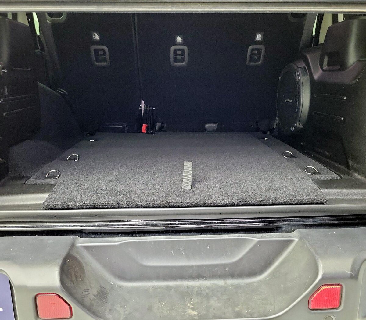 Trunk/Cargo (Seats Up)