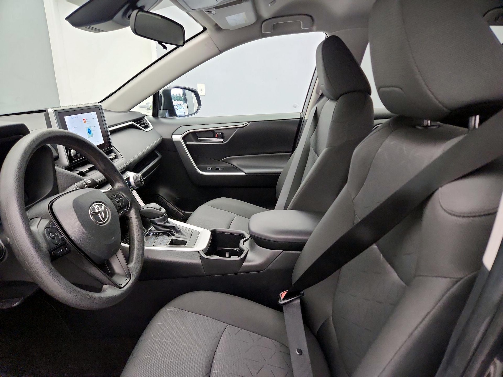 2024 Toyota RAV4 XLE - Photo 12
