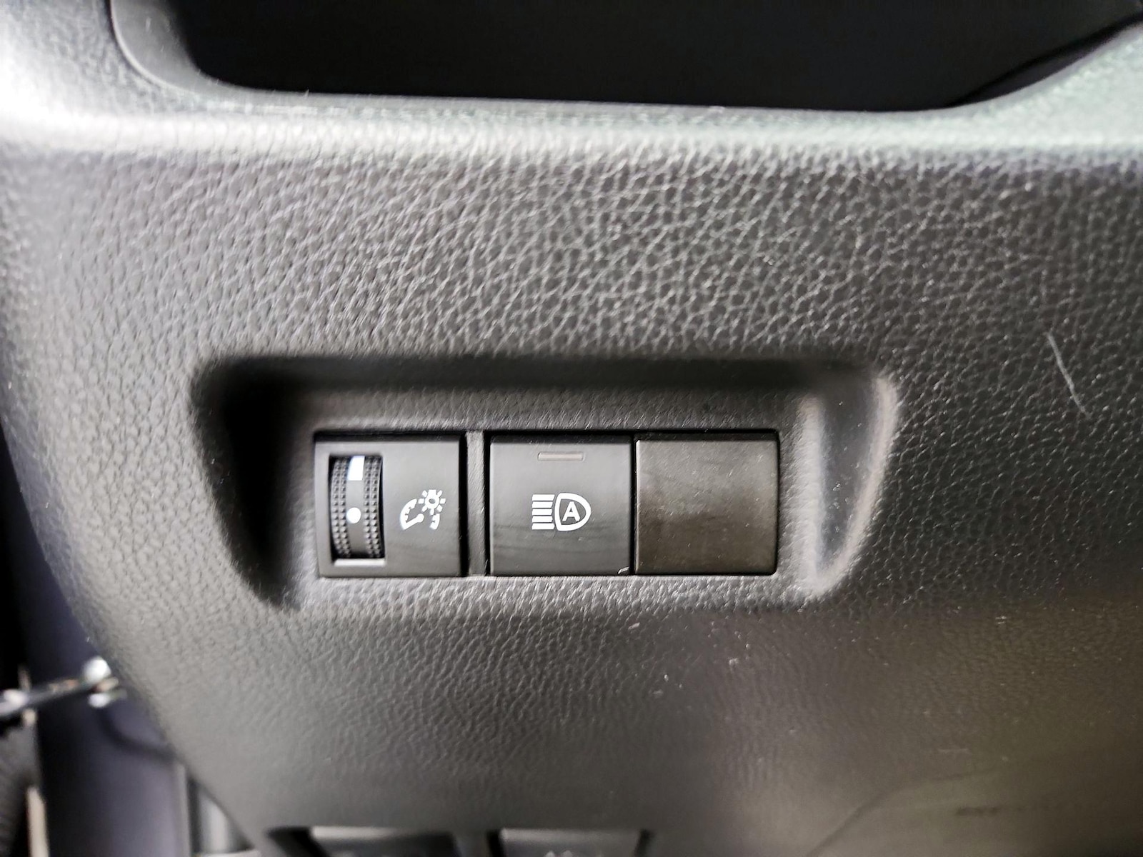 2024 Toyota RAV4 XLE - Photo 14