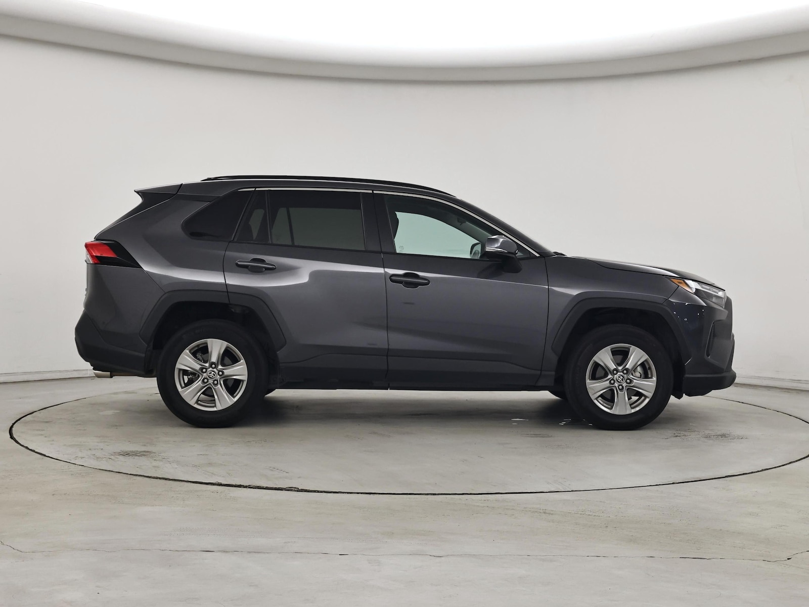 2024 Toyota RAV4 XLE - Photo 8