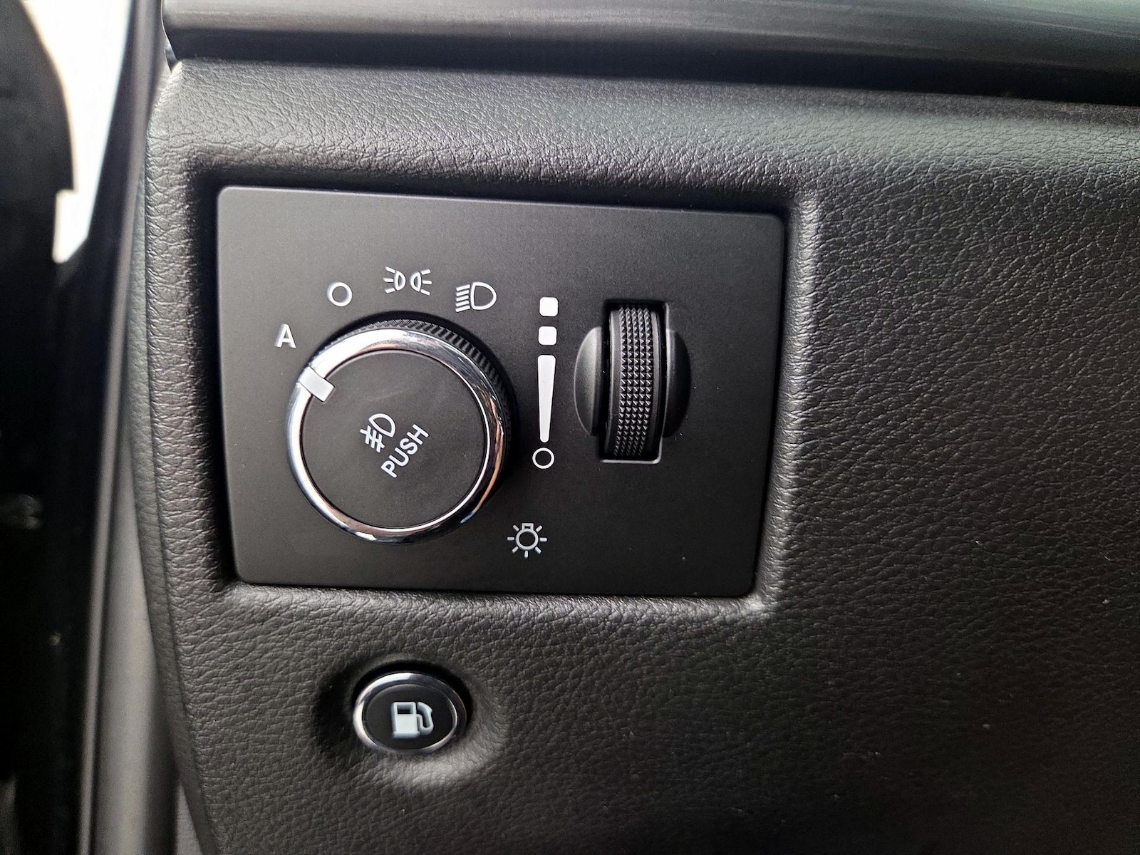 2019 Jeep Grand Cherokee Altitude - Photo 14