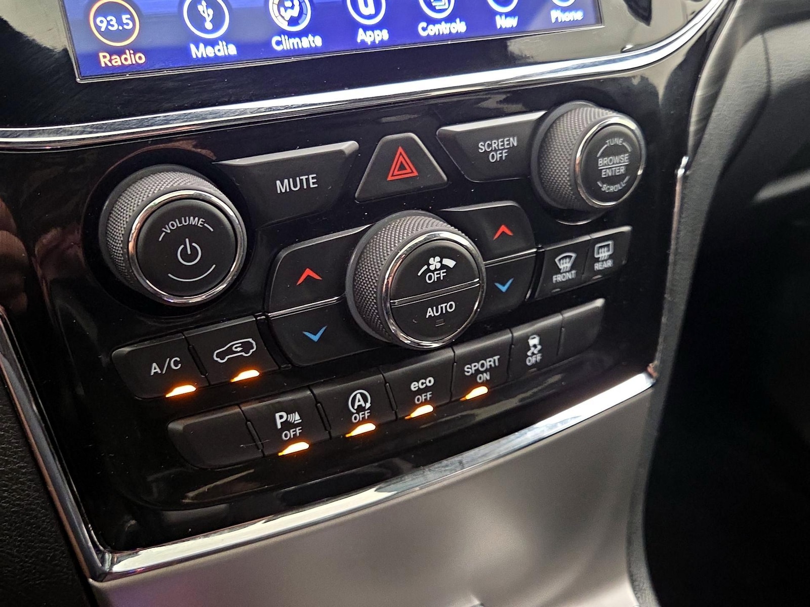 2019 Jeep Grand Cherokee Altitude - Photo 18