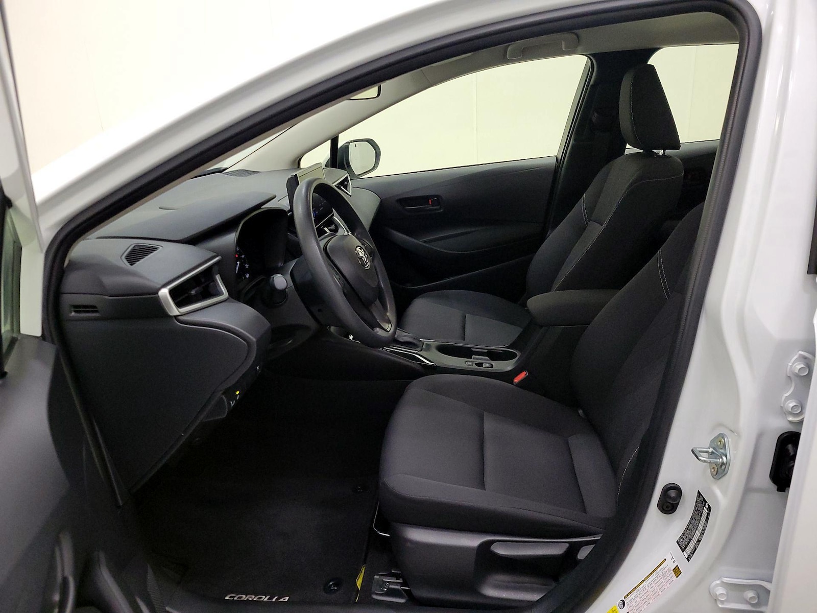 2025 Toyota Corolla LE - Photo 12
