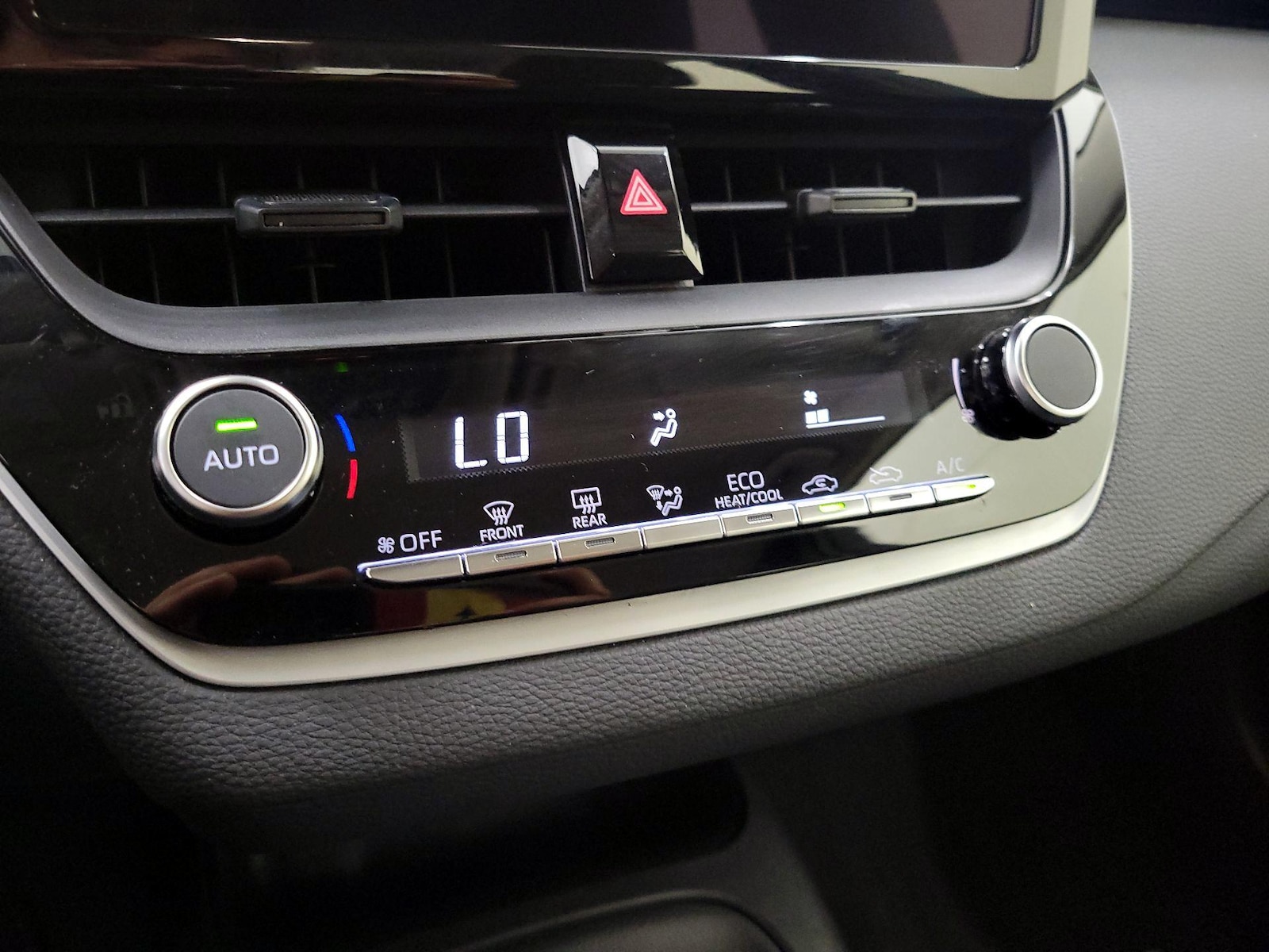 2025 Toyota Corolla LE - Photo 17