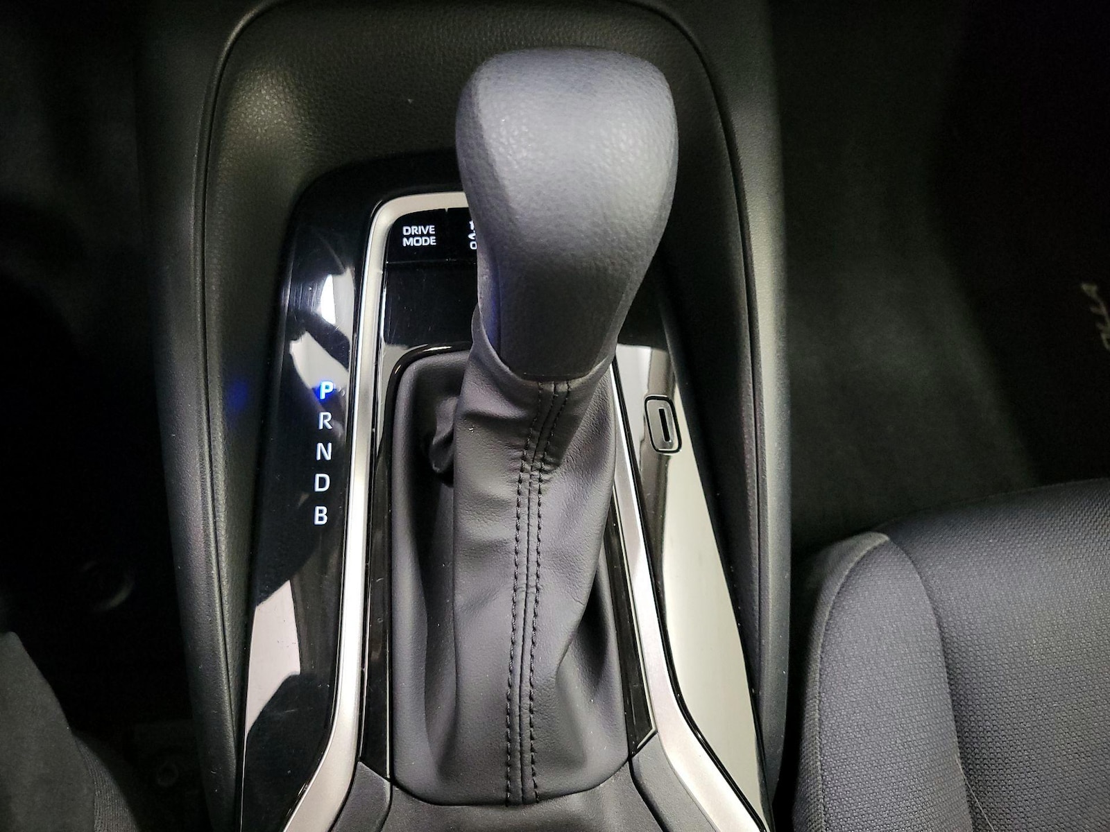 2025 Toyota Corolla LE - Photo 18