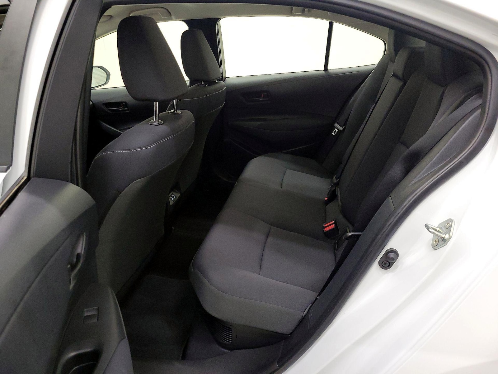 2025 Toyota Corolla LE - Photo 19