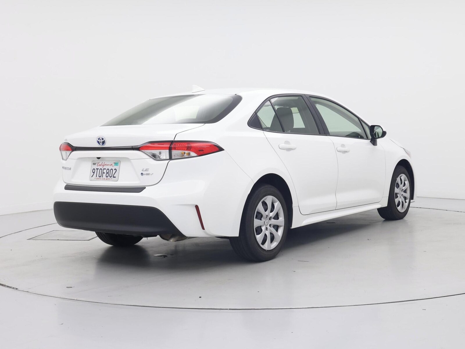 2025 Toyota Corolla LE - Photo 9