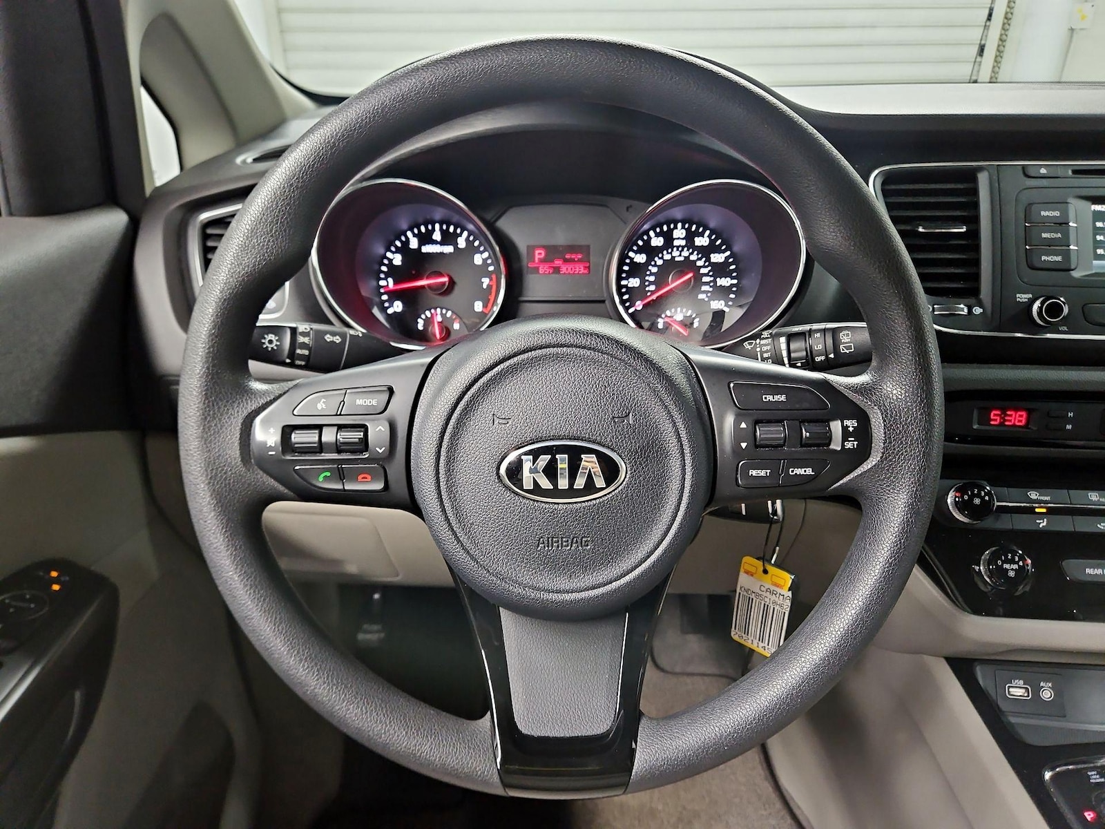 2017 Kia Sedona LX - Photo 11