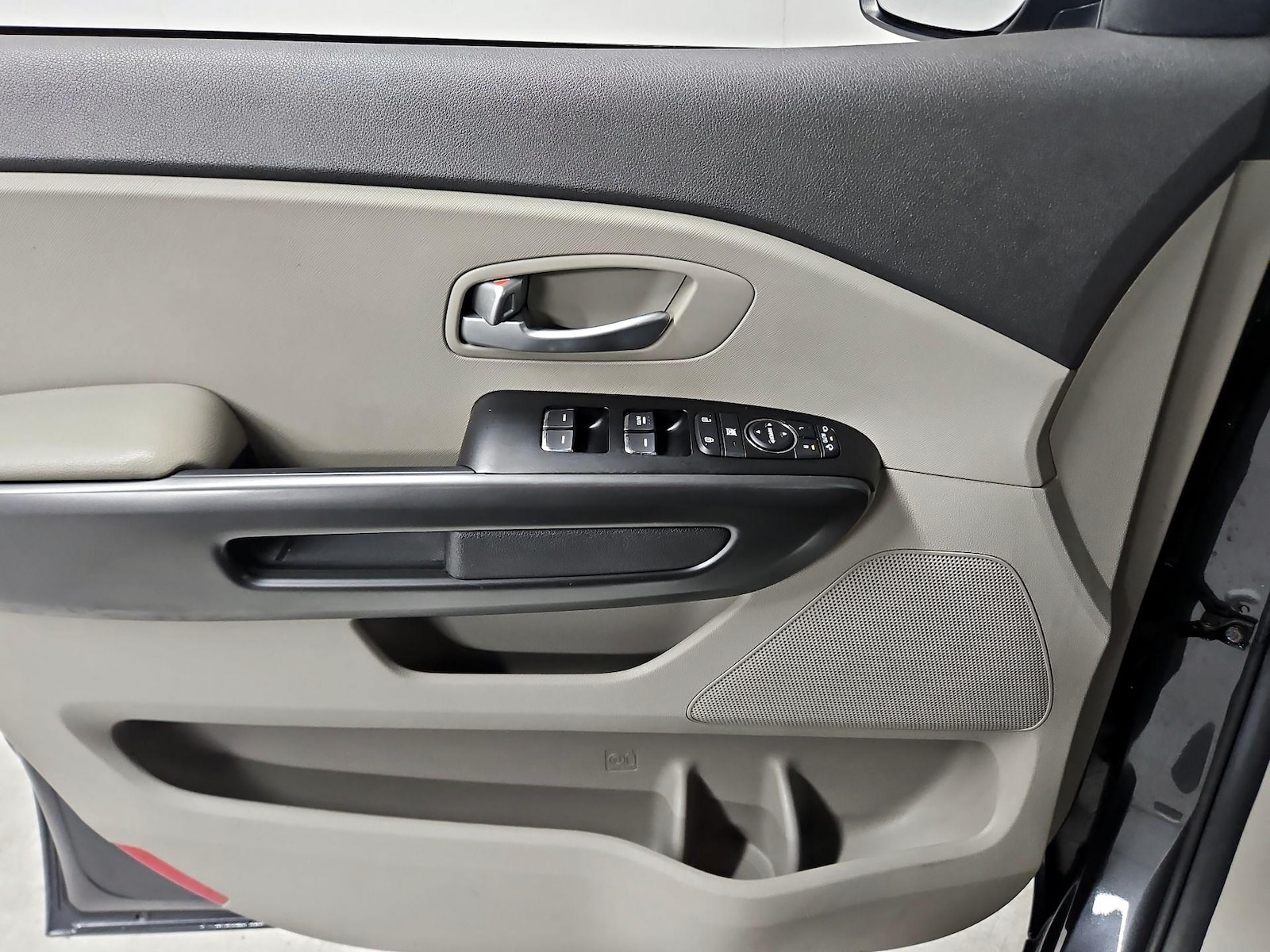 2017 Kia Sedona LX - Photo 13