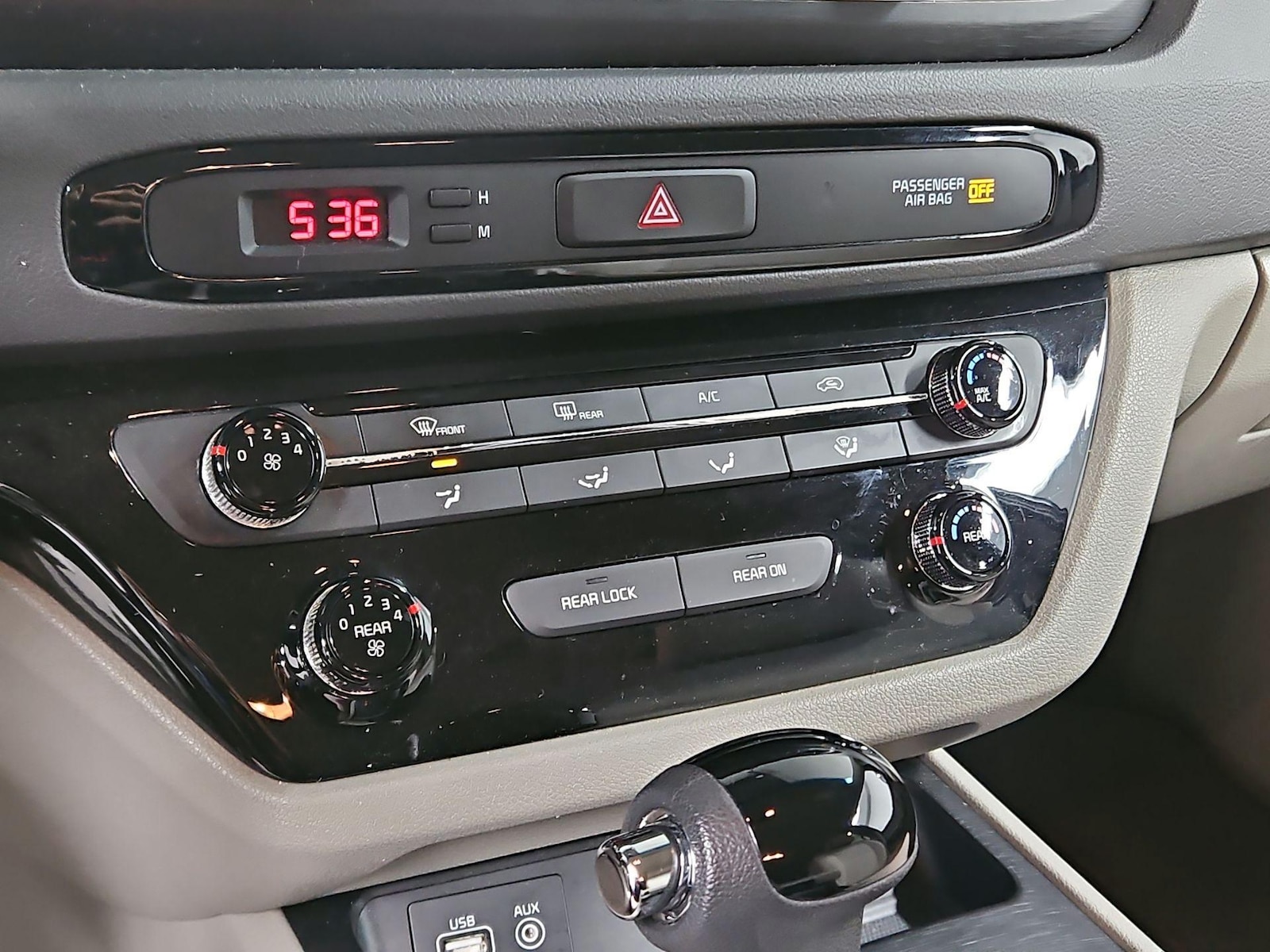 2017 Kia Sedona LX - Photo 17