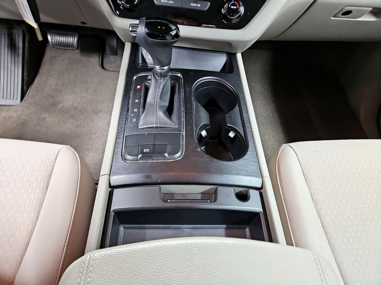 2017 Kia Sedona LX - Photo 18