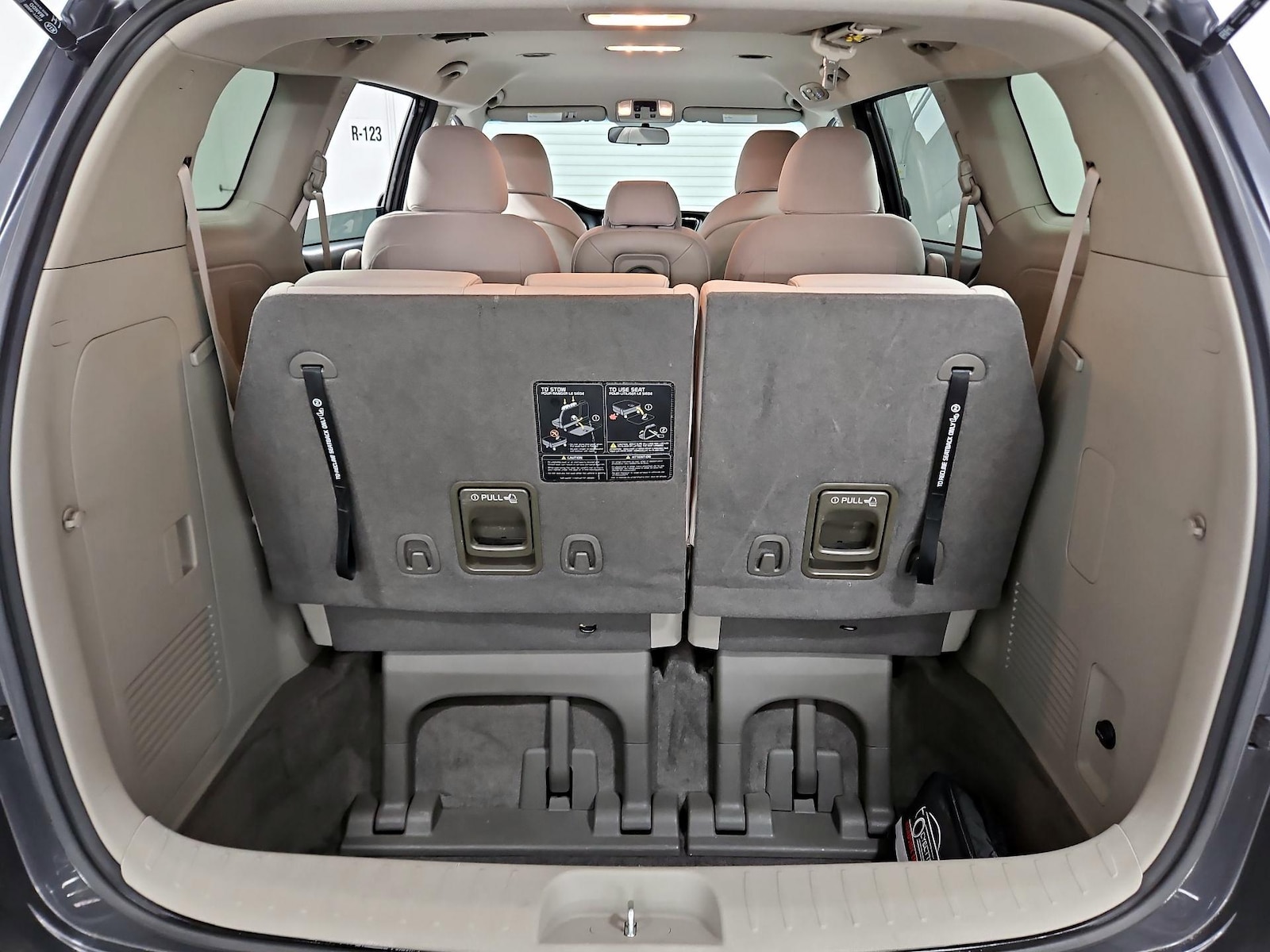 2017 Kia Sedona LX - Photo 22