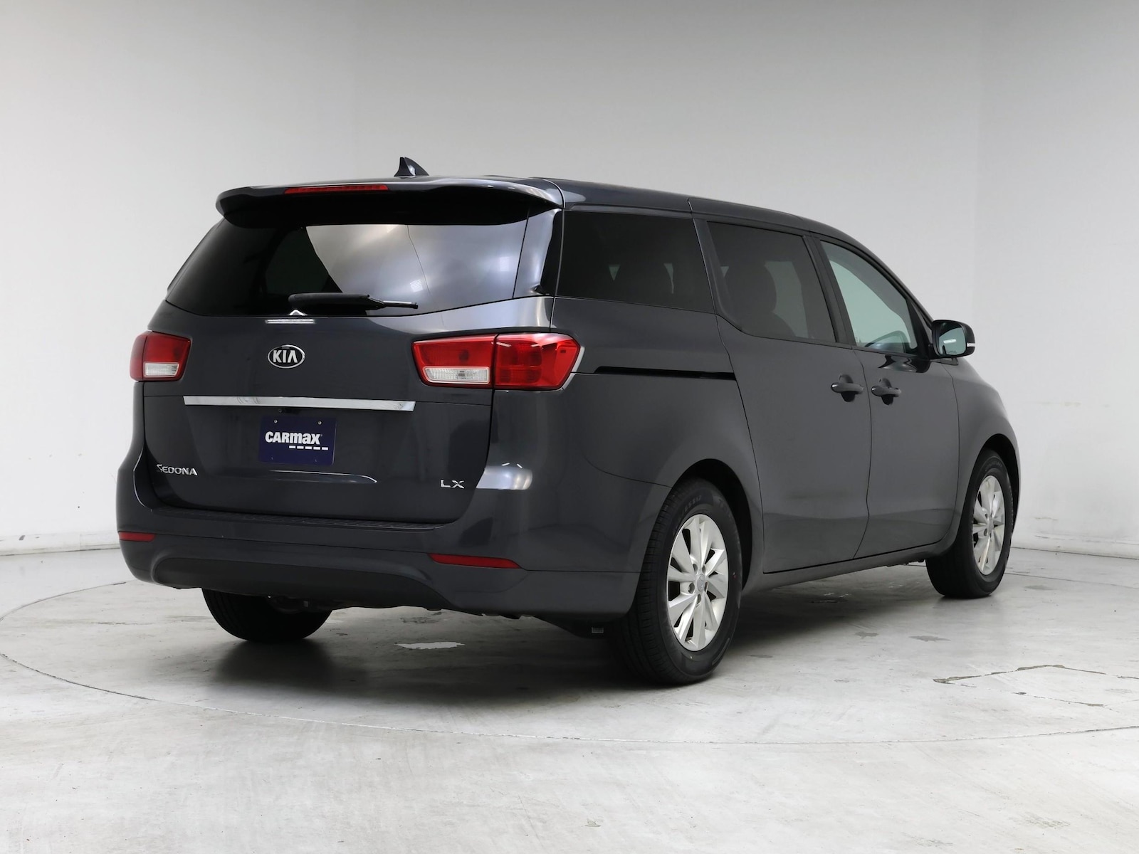 2017 Kia Sedona LX - Photo 9