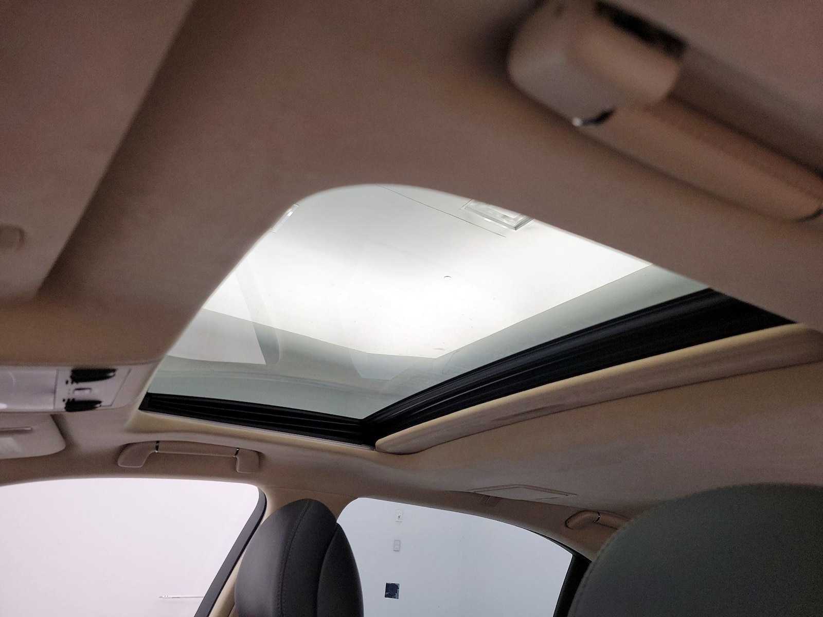 Sunroof(s) & Overhead Airbags