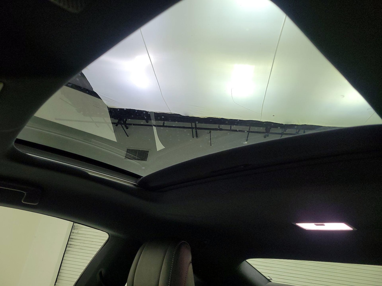 Sunroof(s) & Overhead Airbags