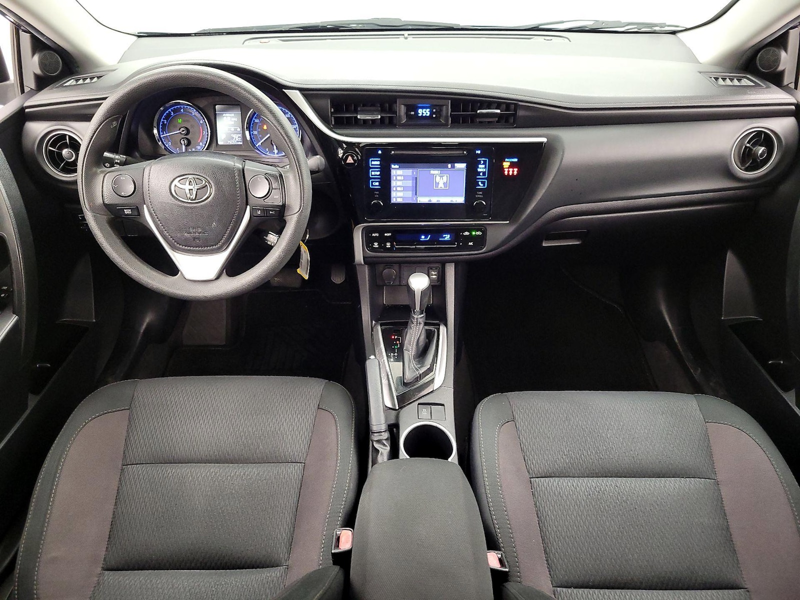 2019 Toyota Corolla LE - Photo 10