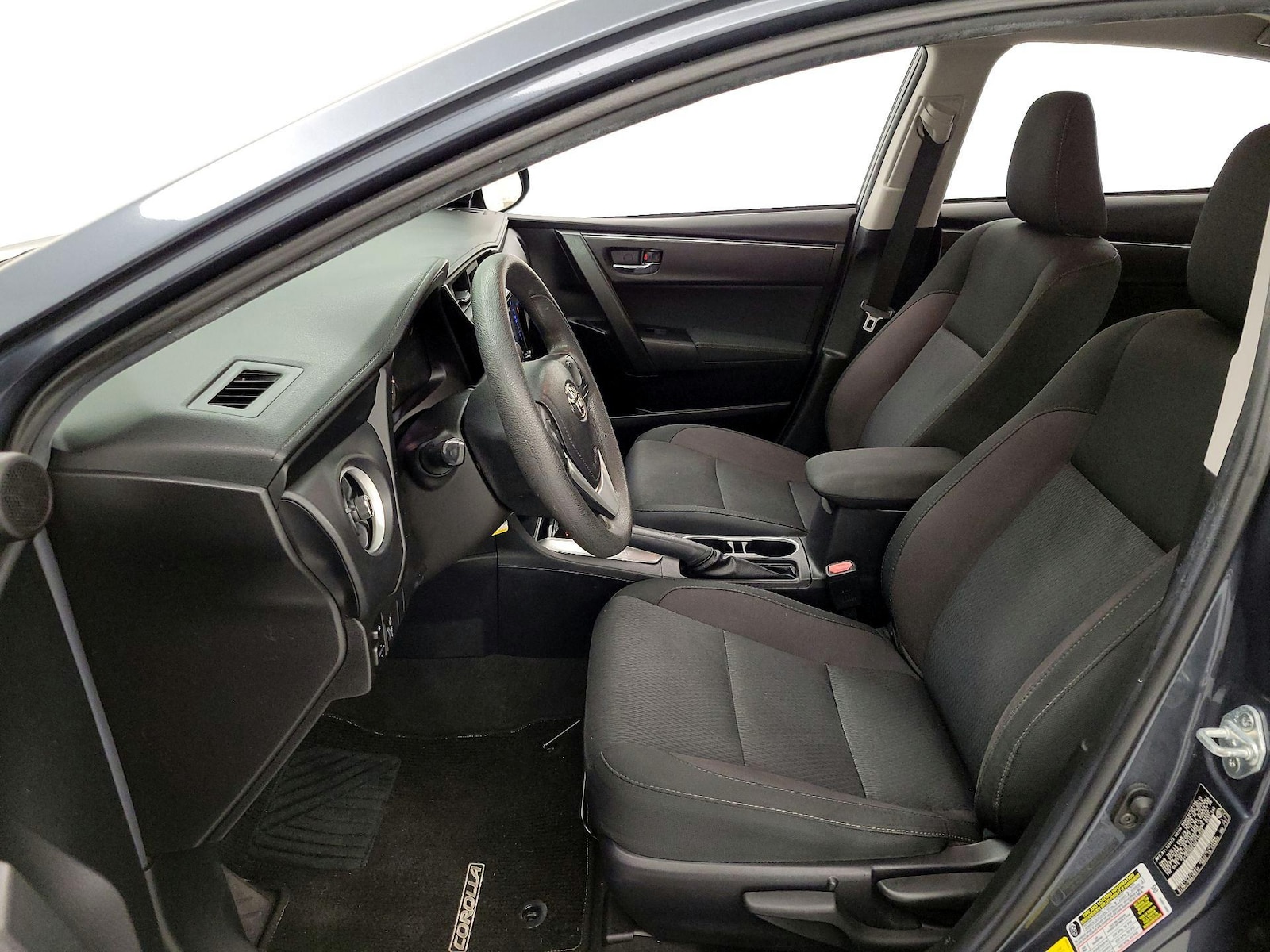 2019 Toyota Corolla LE - Photo 12