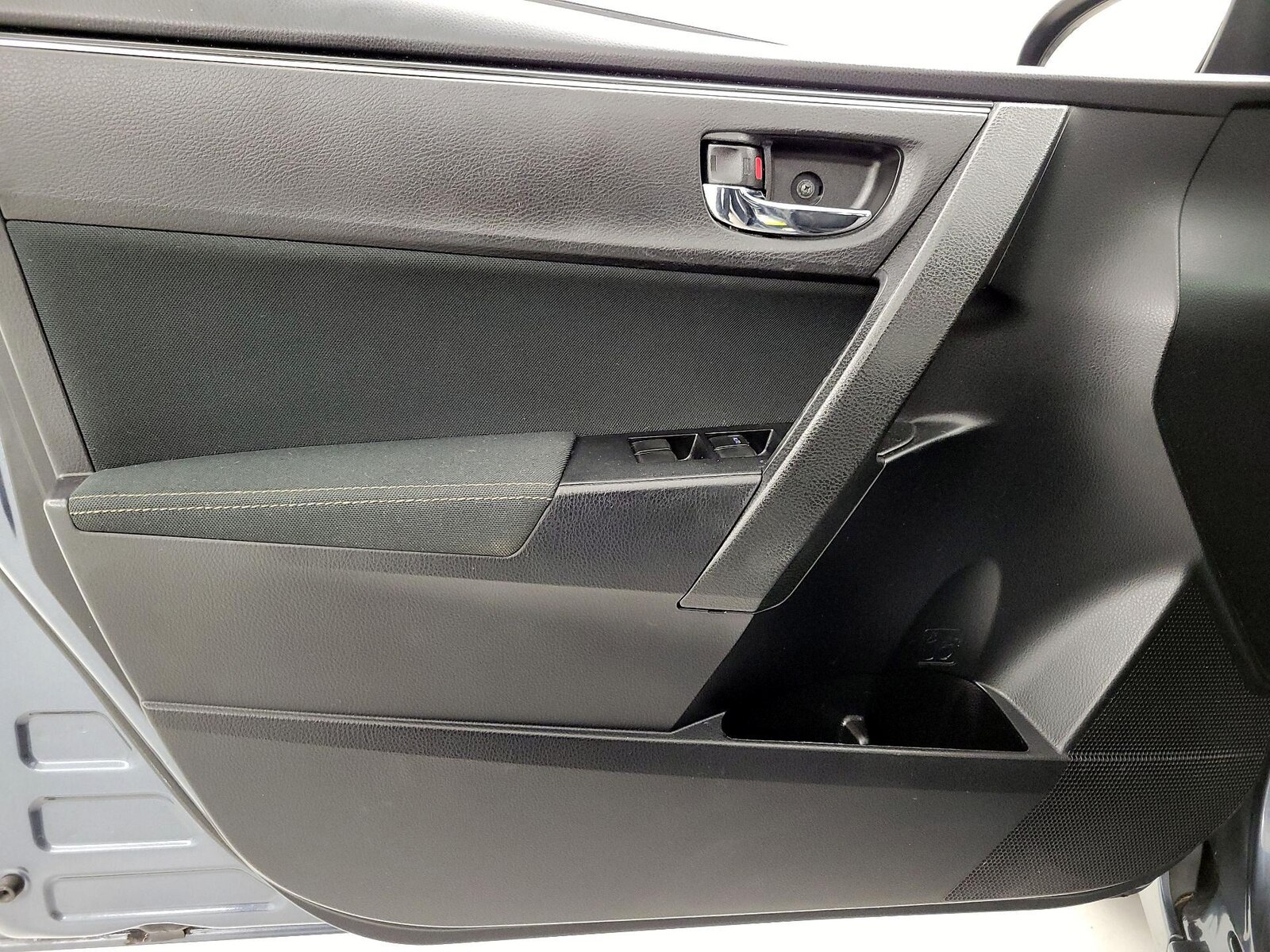 2019 Toyota Corolla LE - Photo 13
