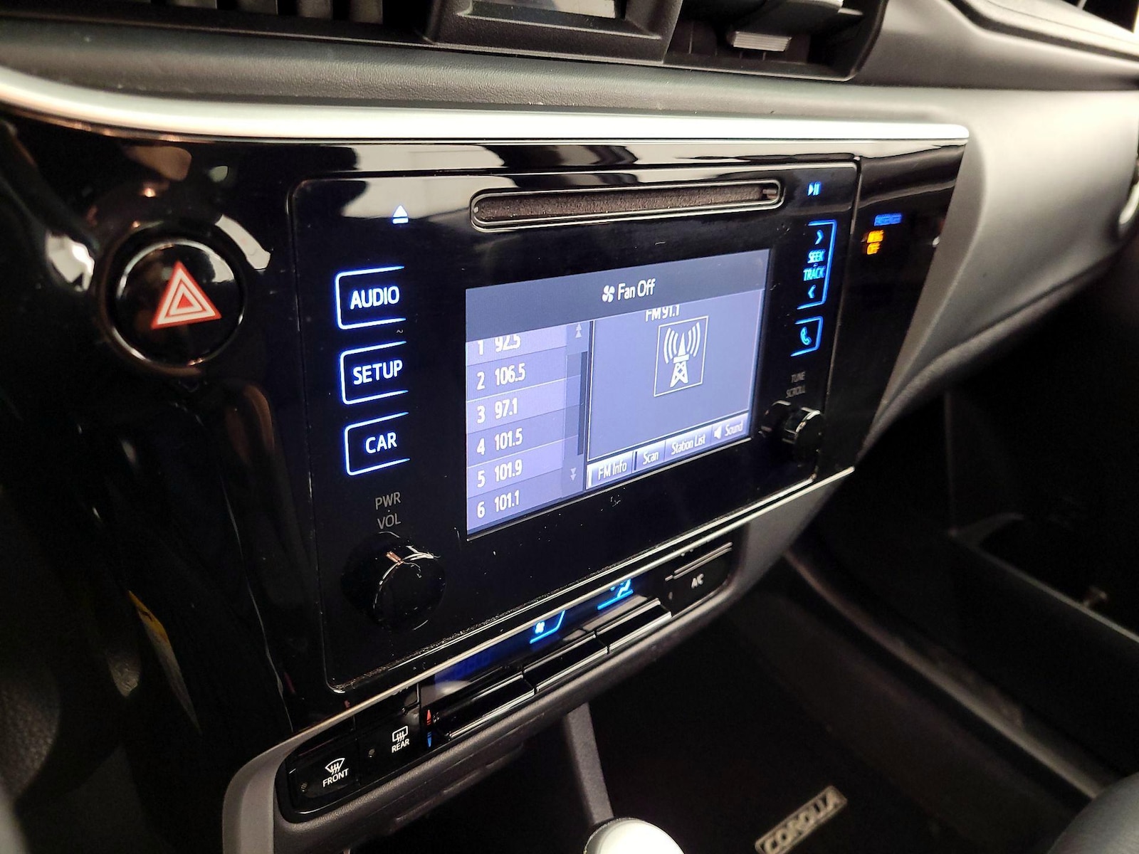 2019 Toyota Corolla LE - Photo 16