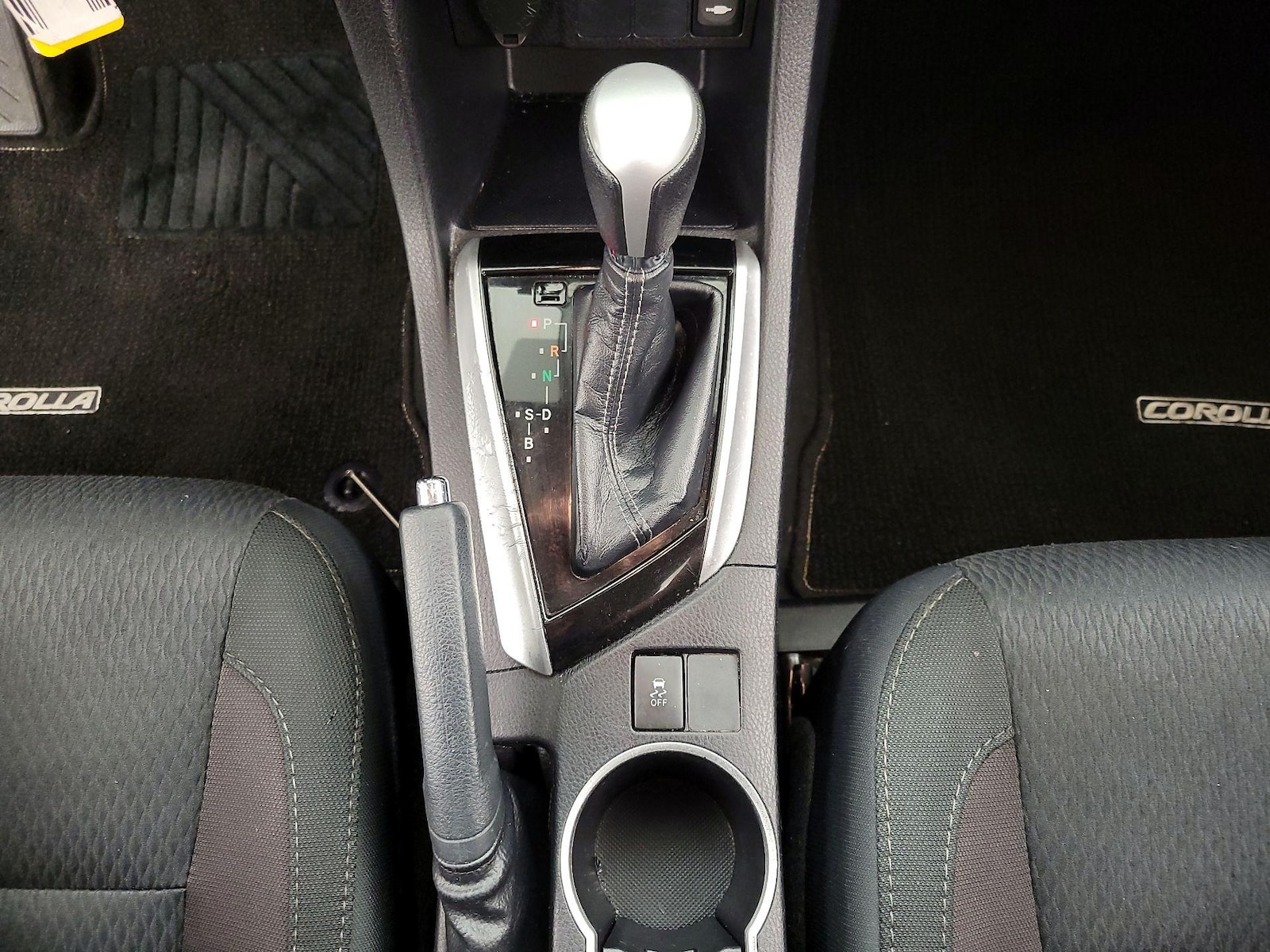 2019 Toyota Corolla LE - Photo 18