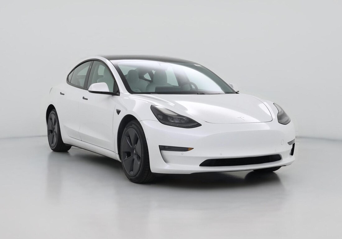 2021 Tesla Model 3 Standard Range Plus in White — CarMax photo