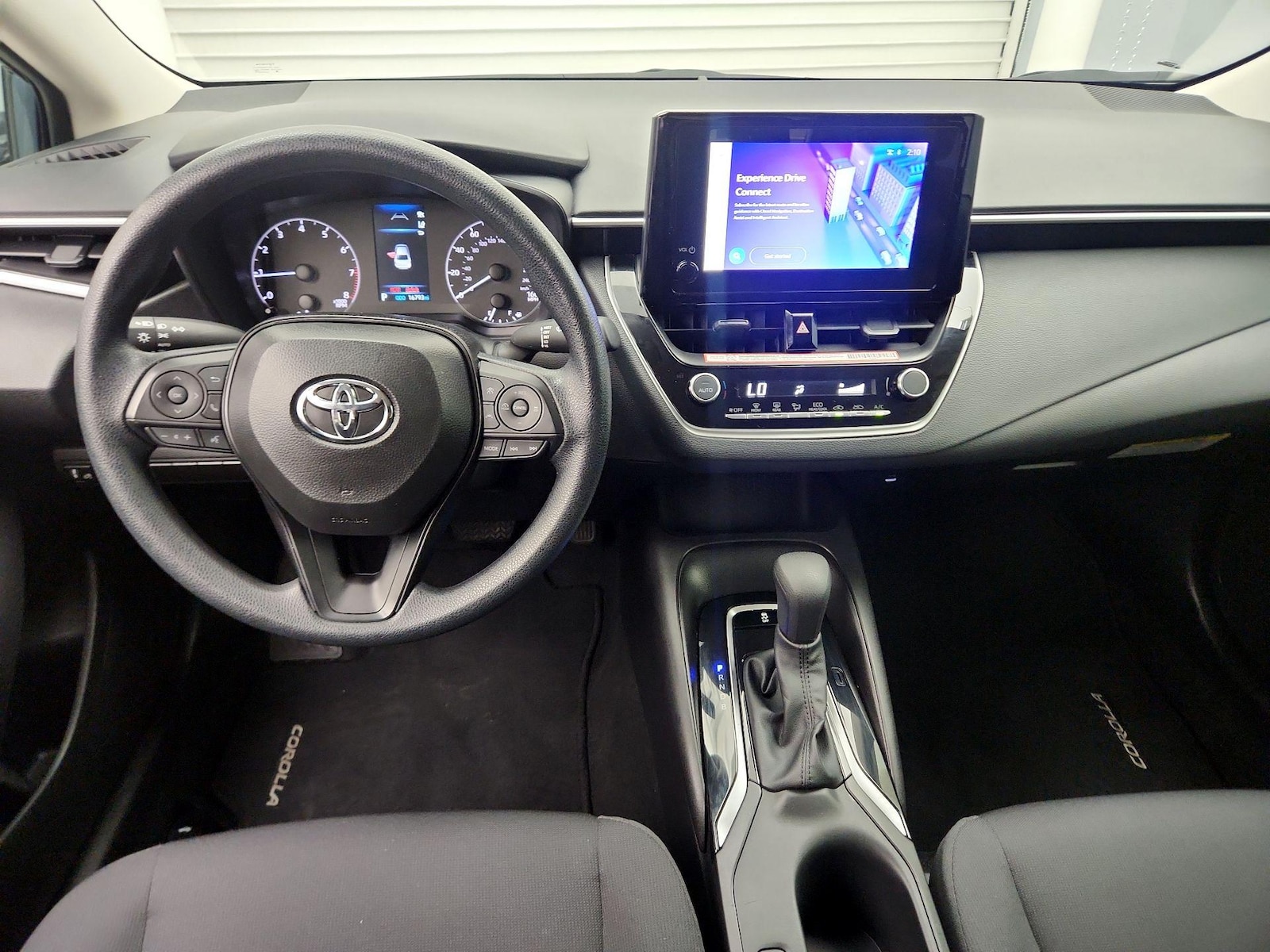 2025 Toyota Corolla LE - Photo 10