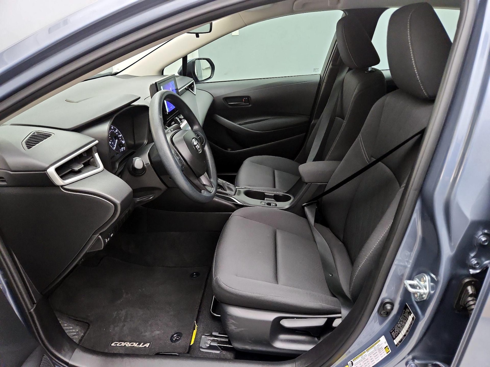 2025 Toyota Corolla LE - Photo 12