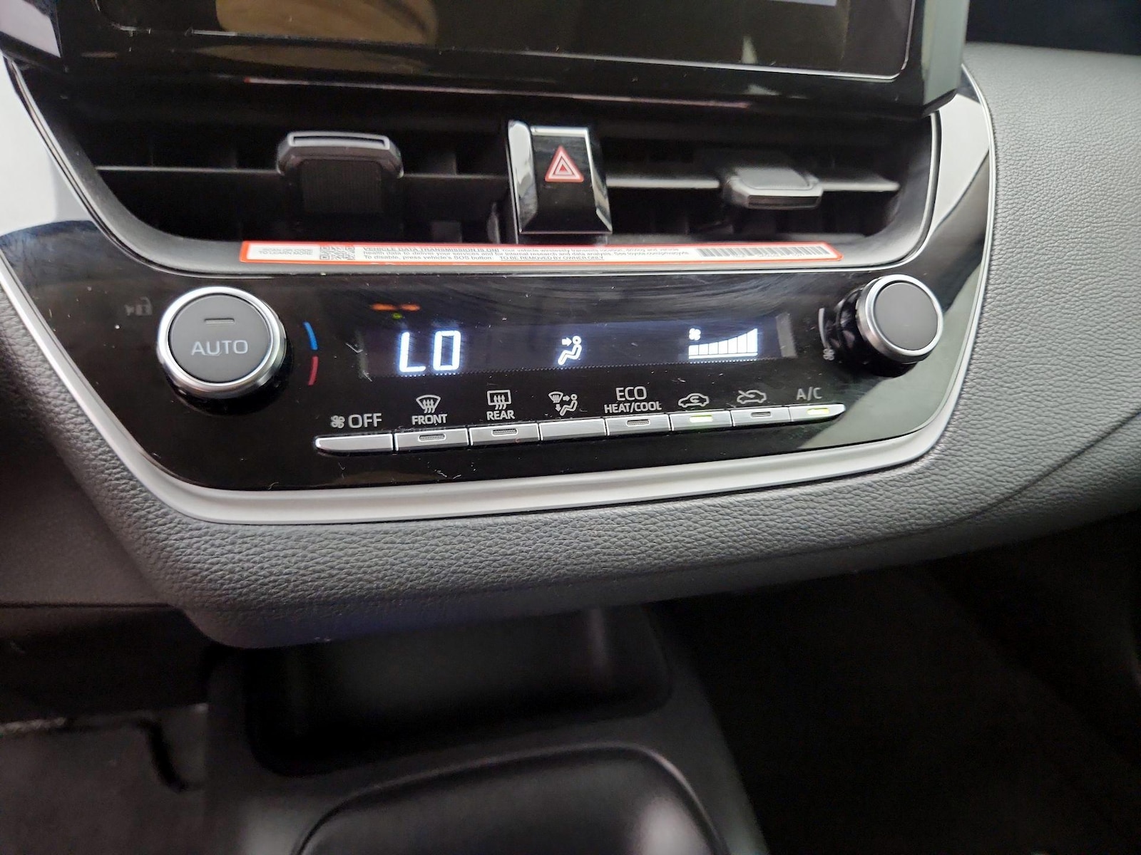 2025 Toyota Corolla LE - Photo 17
