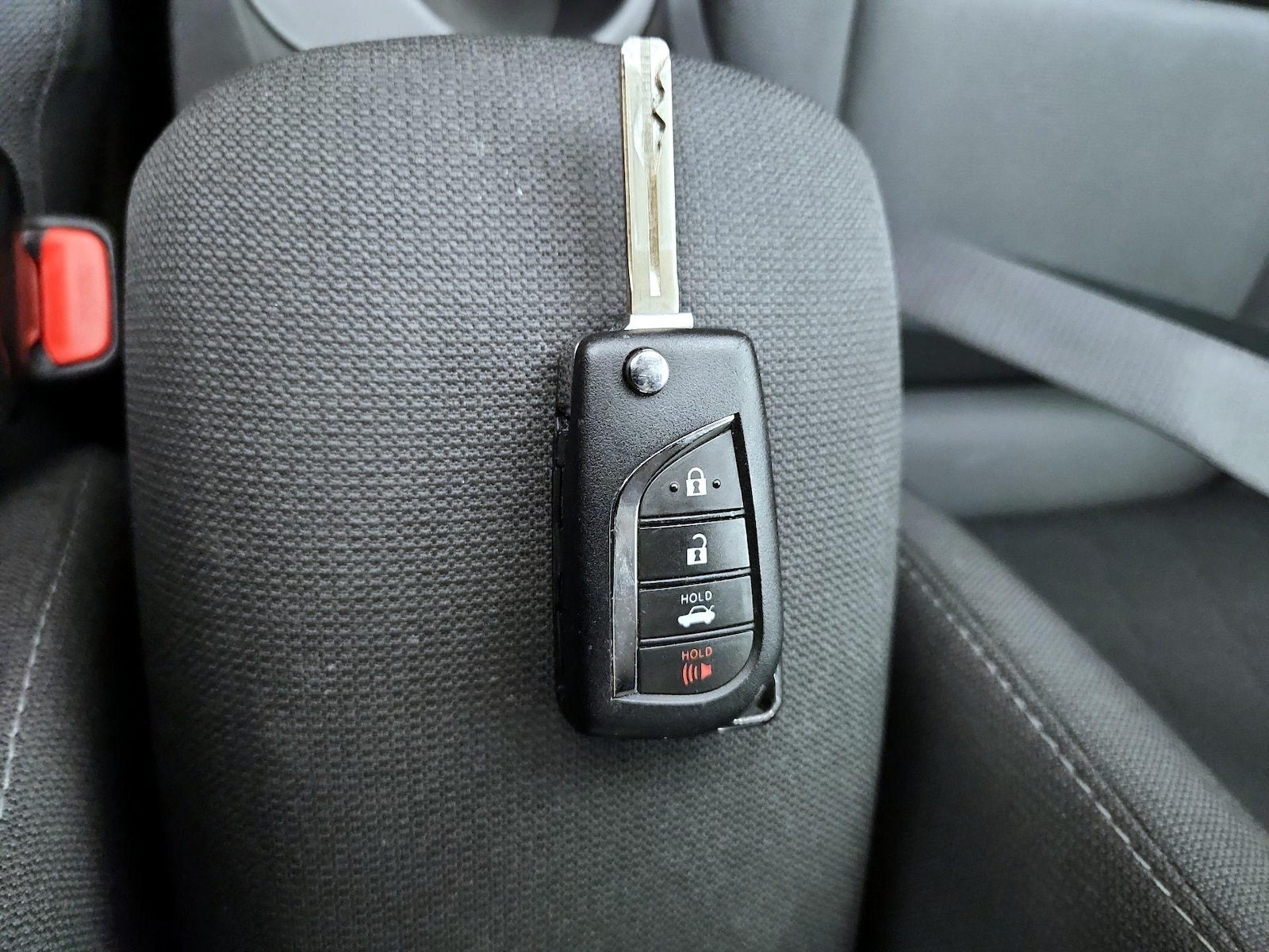 2025 Toyota Corolla LE - Photo 23