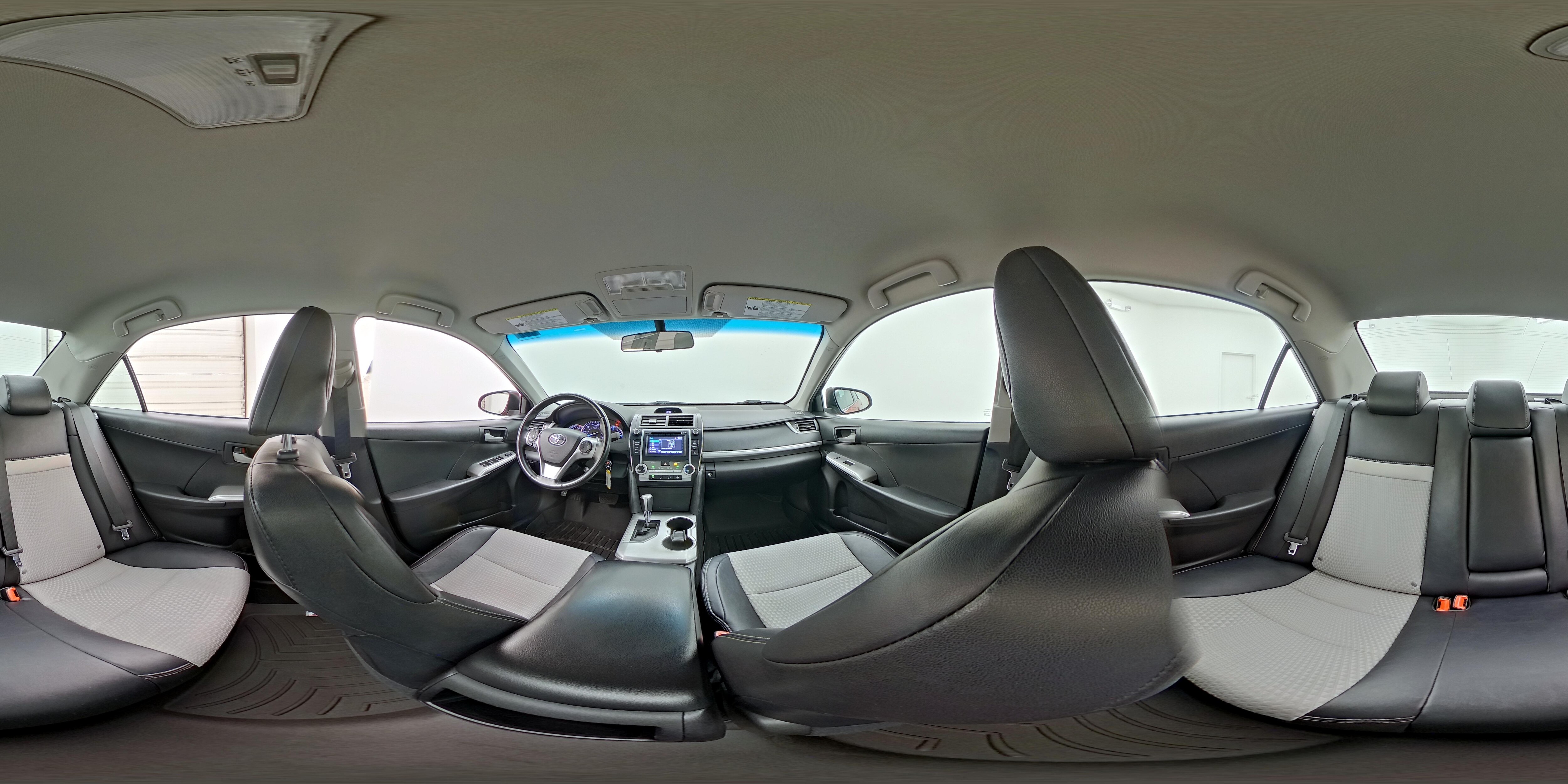 2014 Toyota Camry SE - Photo 24