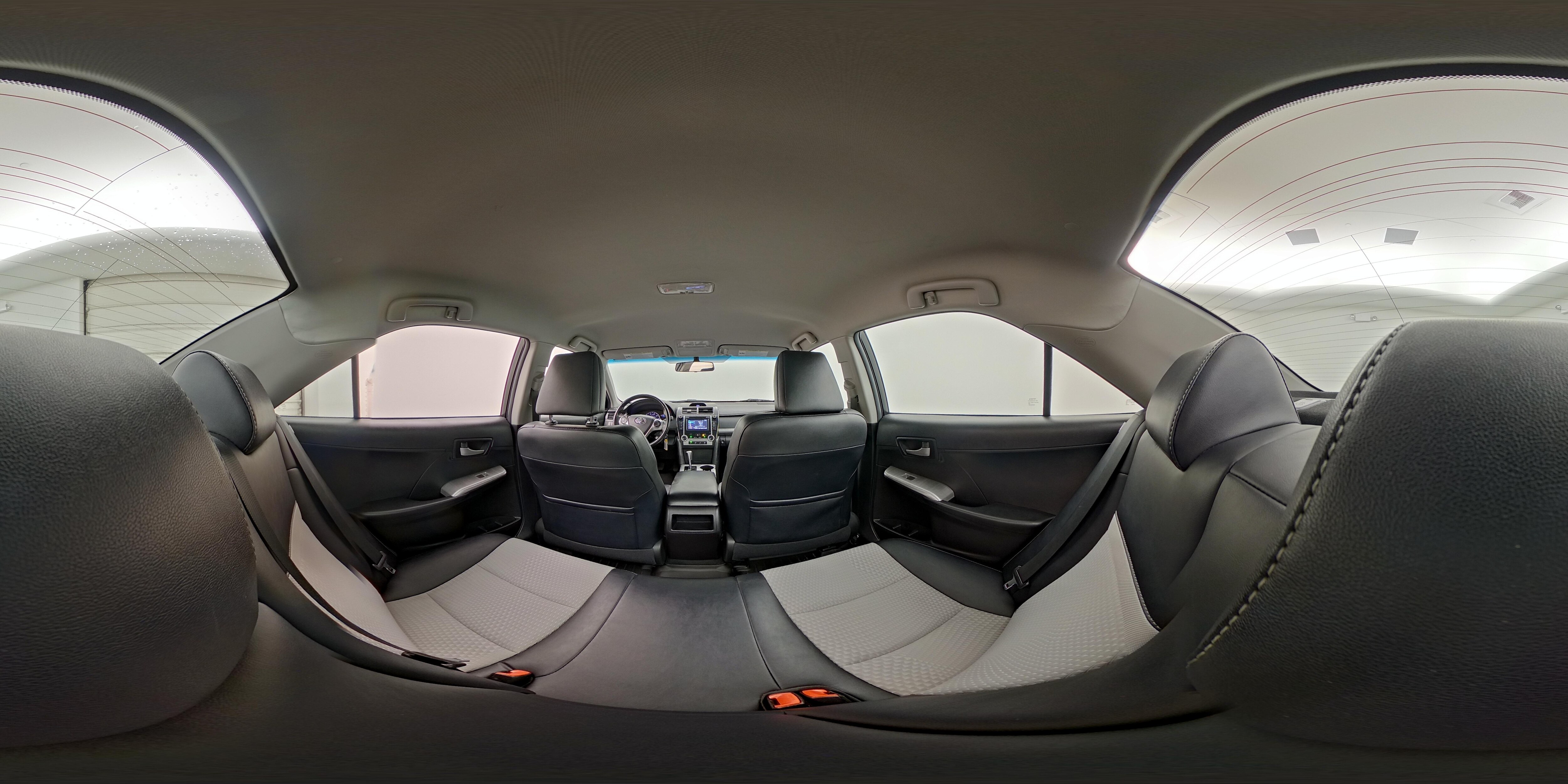 2014 Toyota Camry SE - Photo 25