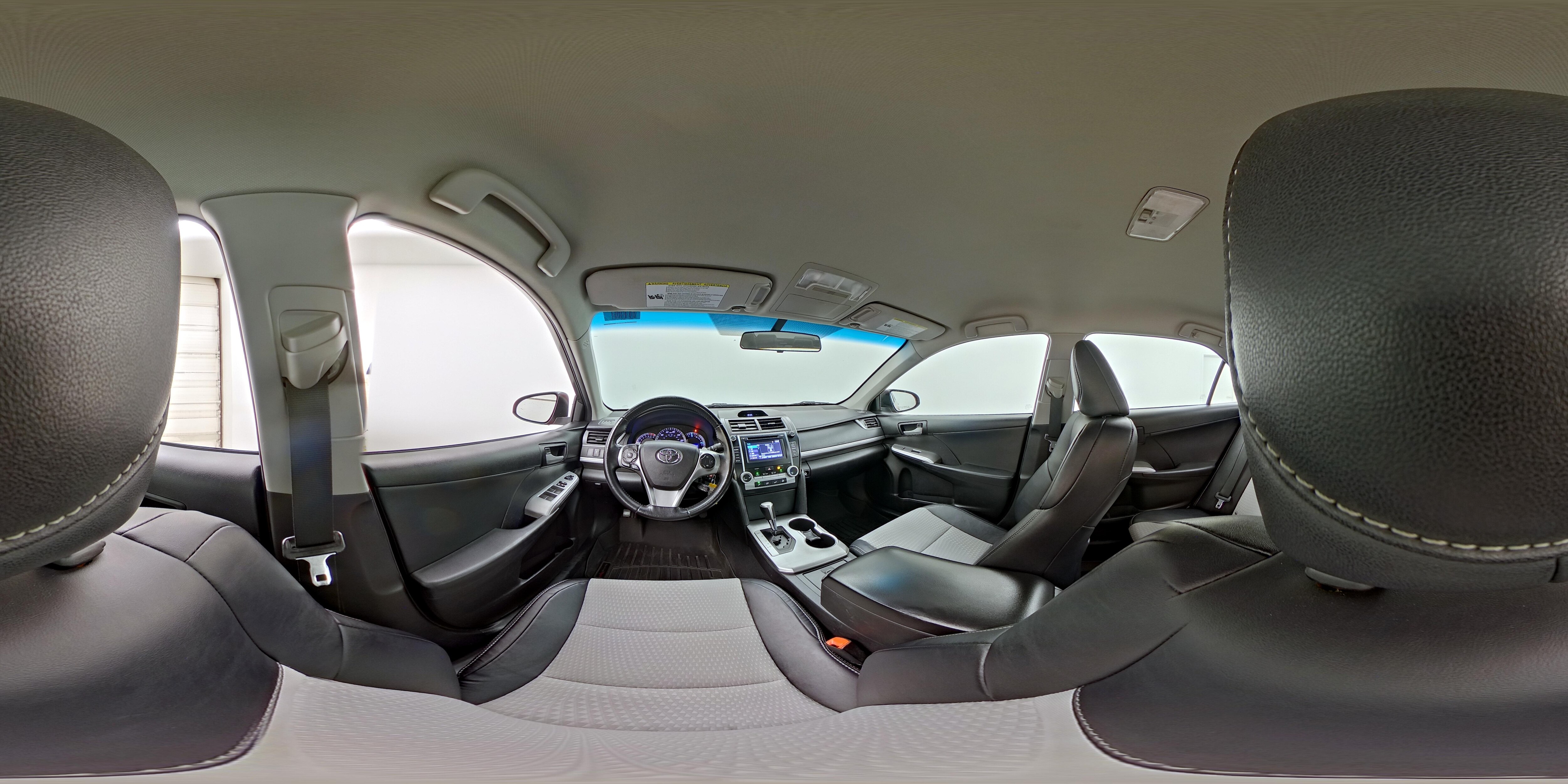 2014 Toyota Camry SE - Photo 26