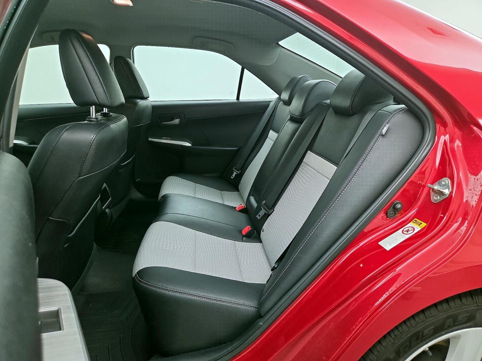 2014 Toyota Camry SE - Photo 20