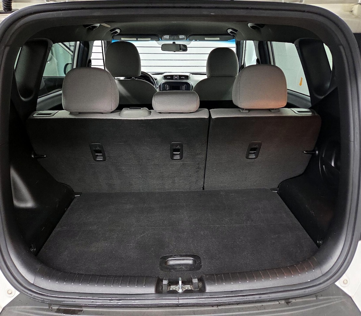 Trunk/Cargo (Seats Up)