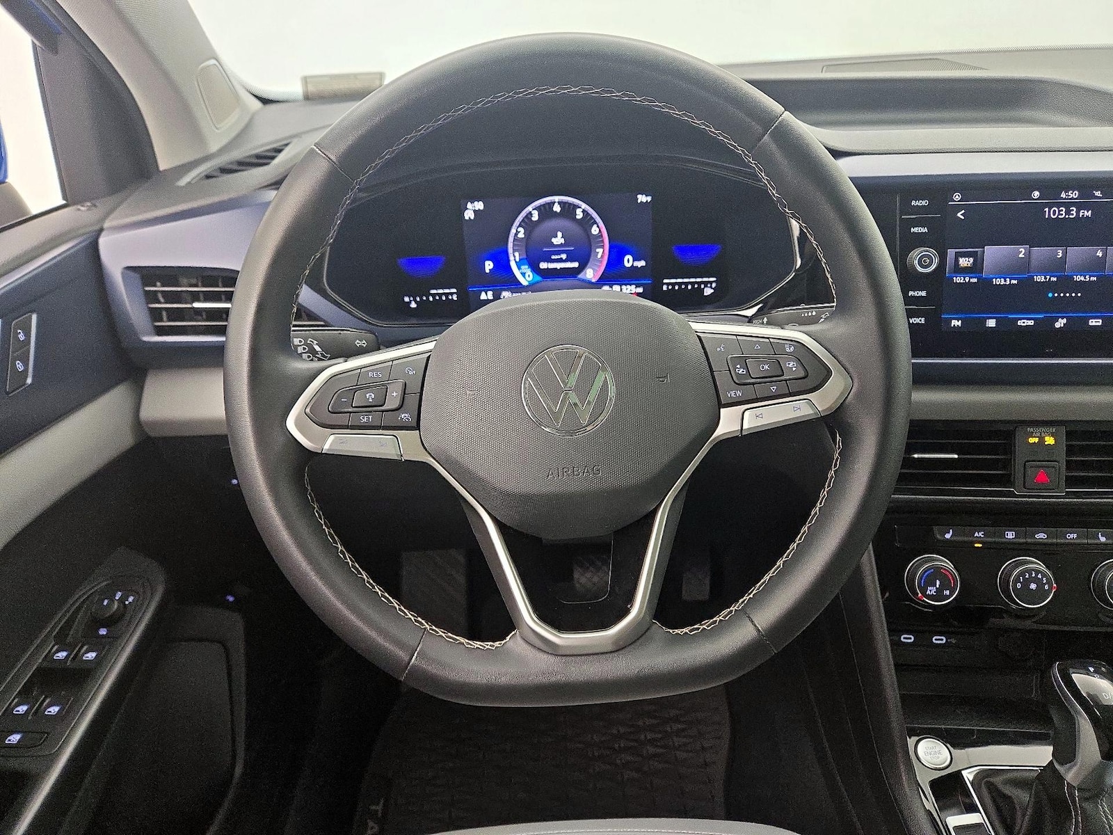 2023 Volkswagen Taos SE - Photo 11