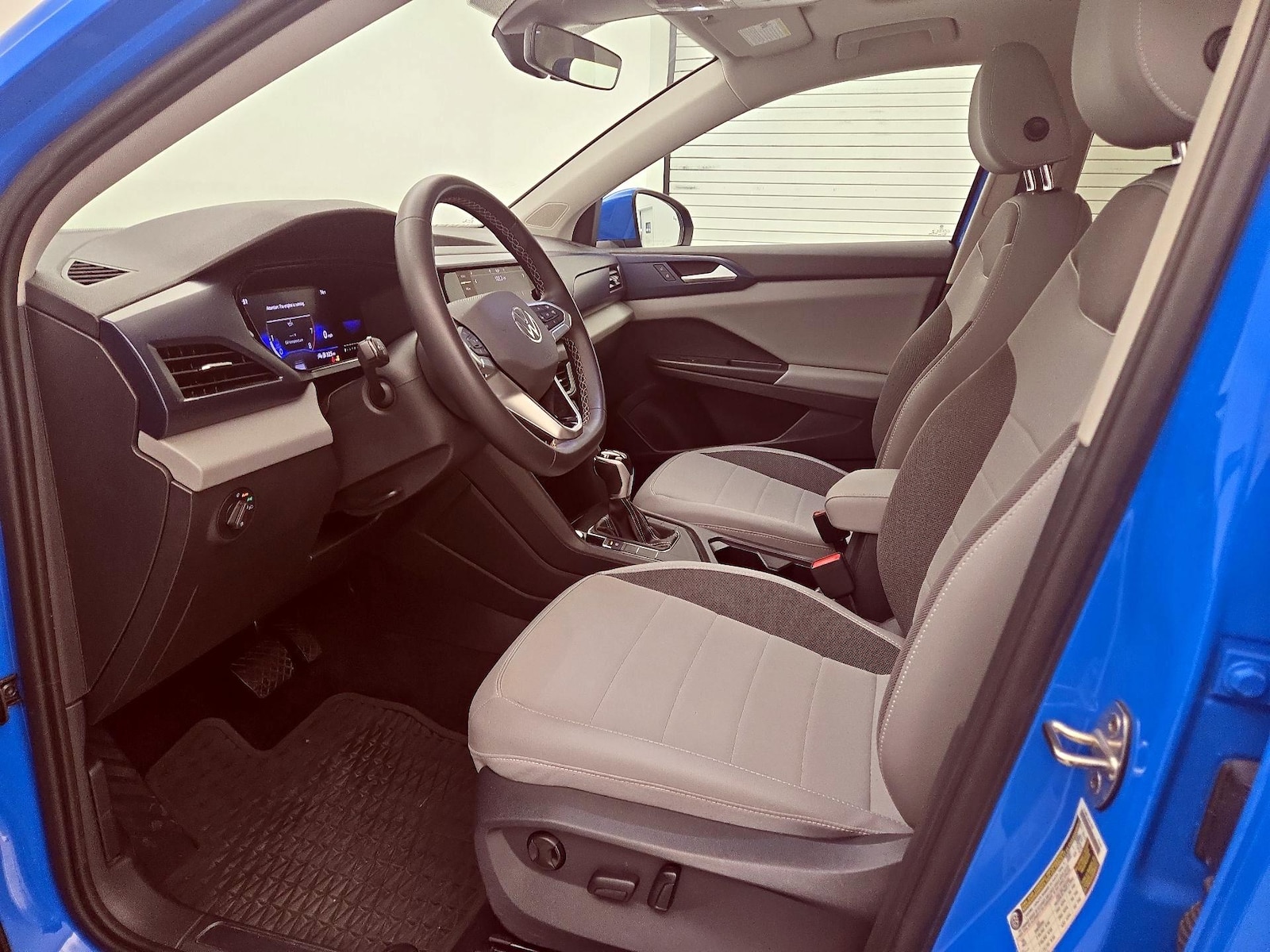 2023 Volkswagen Taos SE - Photo 12