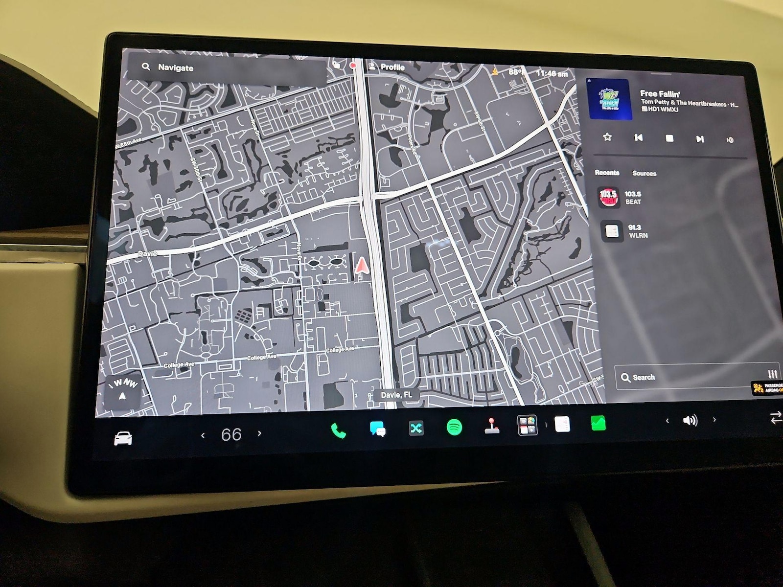 2022 Tesla Model X Long Range - Photo 15