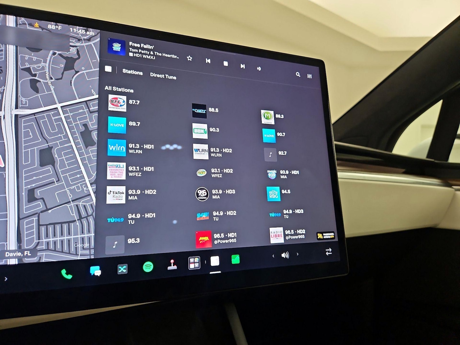 2022 Tesla Model X Long Range - Photo 17