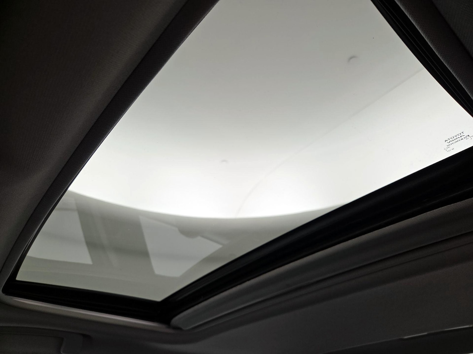 Sunroof(s) & Overhead Airbags