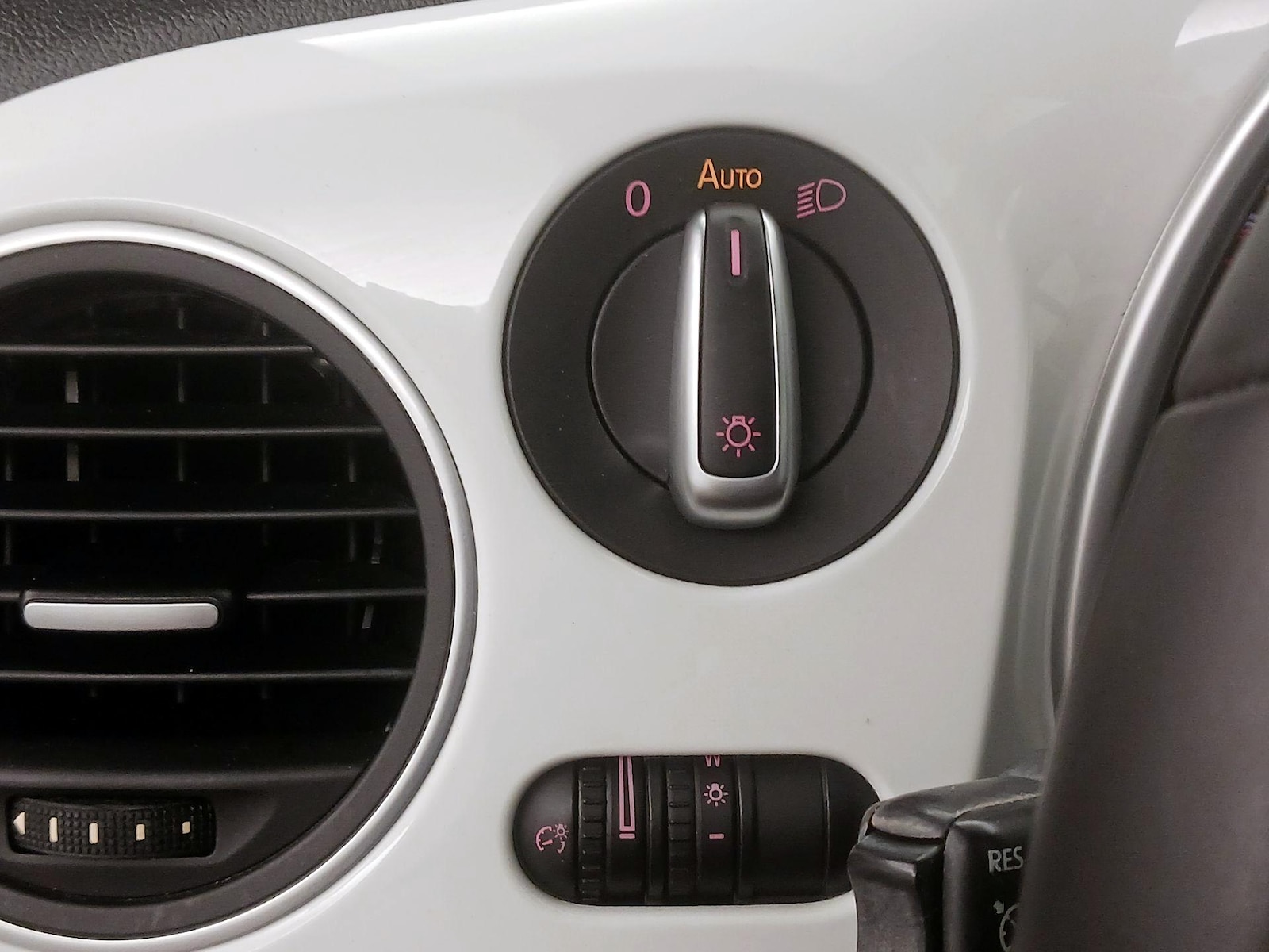 2018 Volkswagen Beetle SE - Photo 14