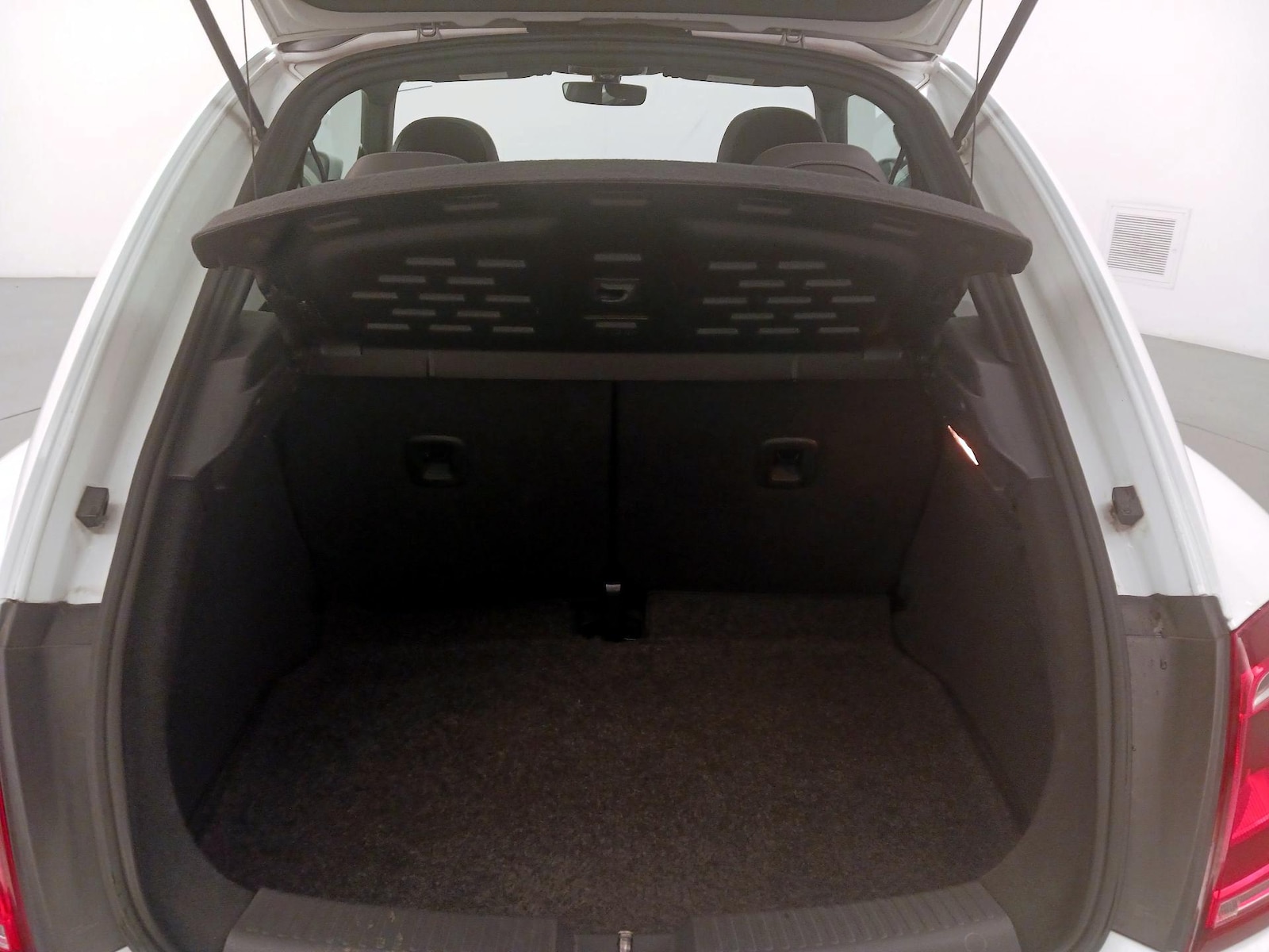 2018 Volkswagen Beetle SE - Photo 22